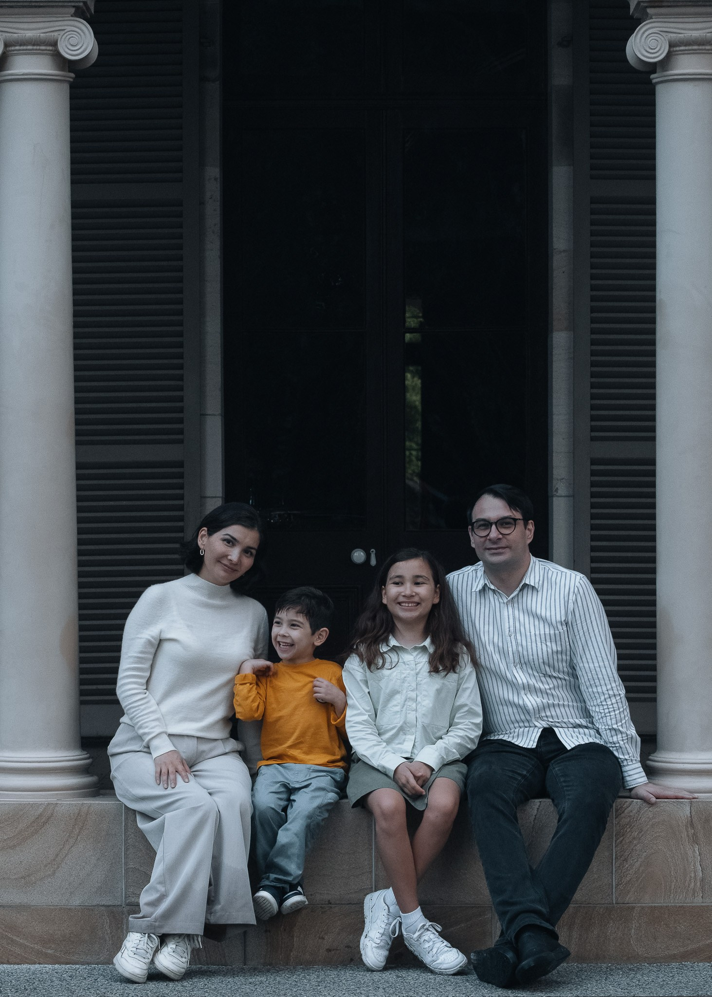 Happy family photo session in Brisbane park, candid lifestyle photography