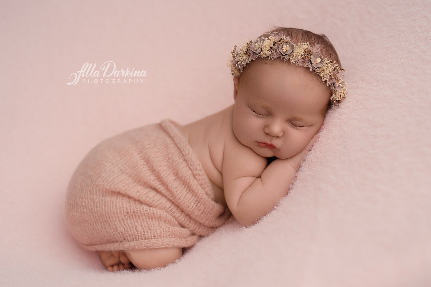 Newborn session price guide. Newborn and family photographer. Hills District. Sydney