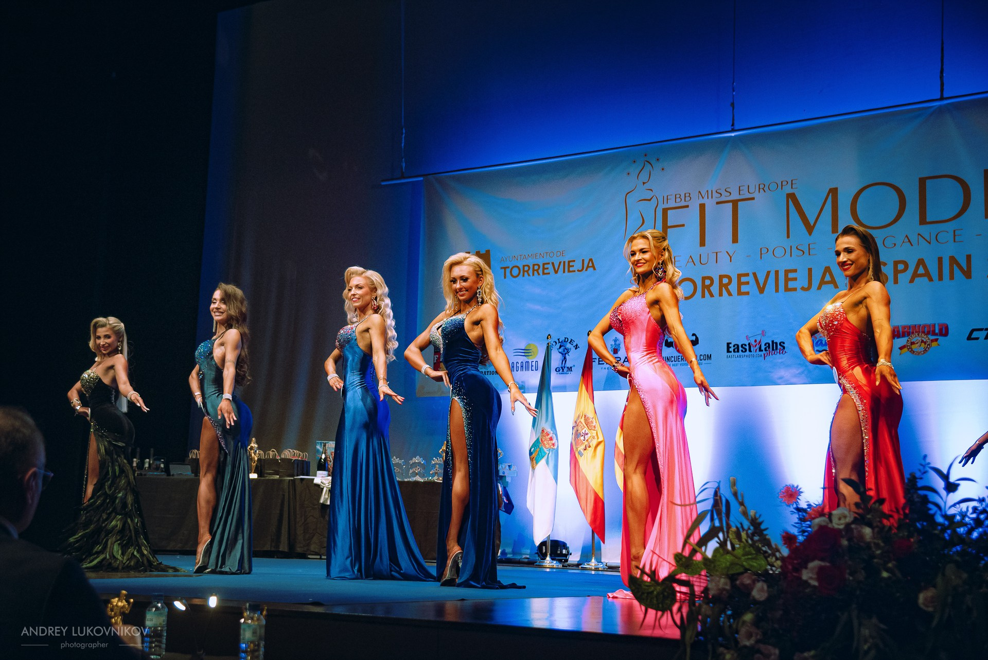 Sesión fotográfica de reportaje para el concurso internacional IFBB Miss Fit Model Europe 2024 en Torrevieja | Fotógrafo Andrey Lukovnikov