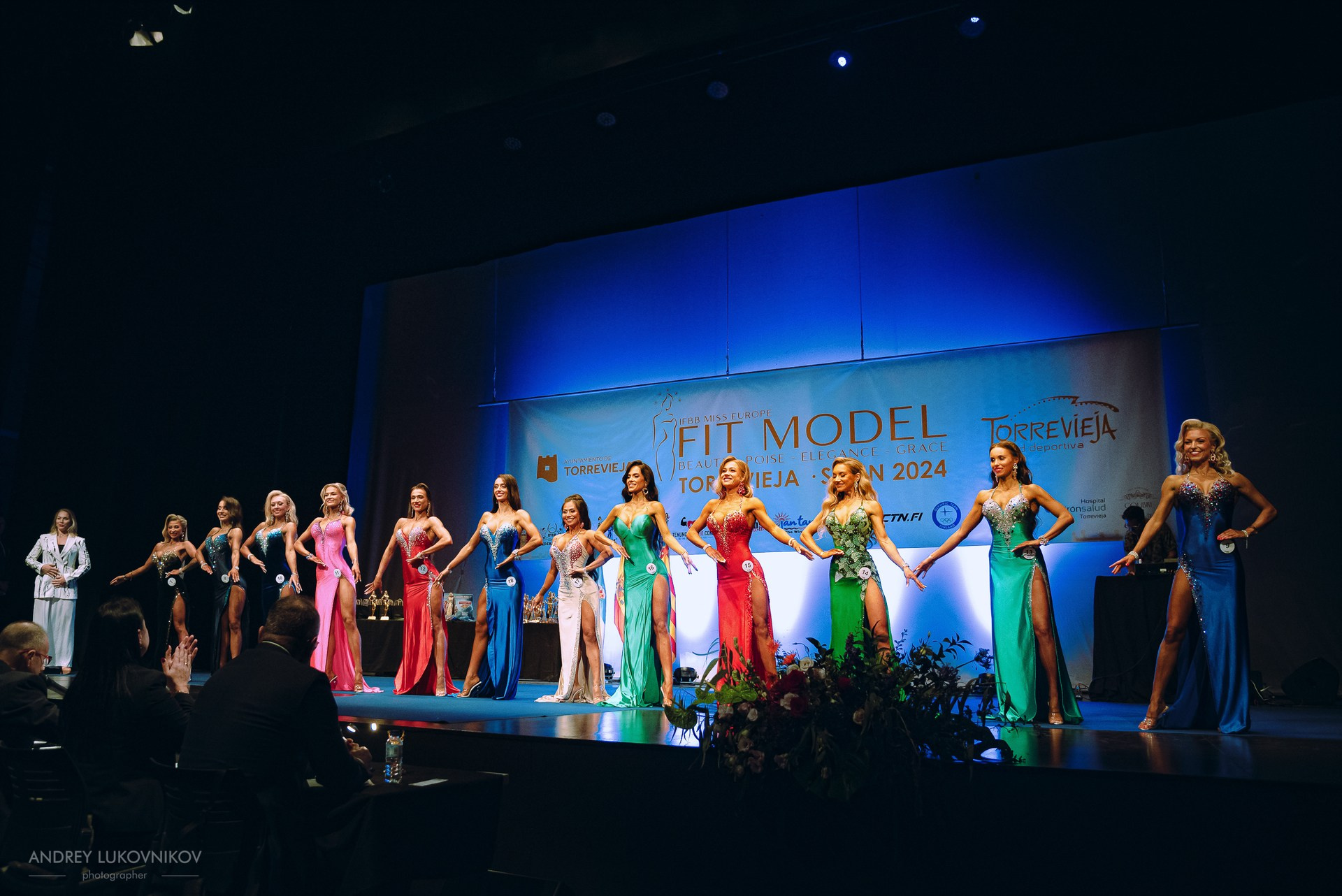 Sesión fotográfica de reportaje para el concurso internacional IFBB Miss Fit Model Europe 2024 en Torrevieja | Fotógrafo Andrey Lukovnikov