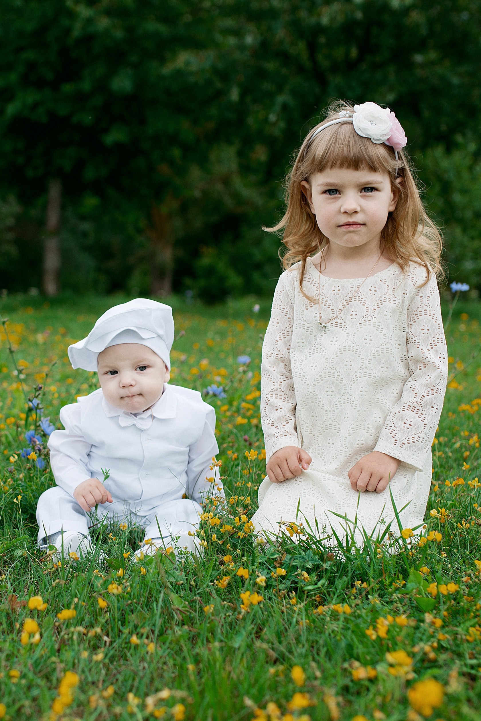 Krikštynos, krikštas, krikštynų fotosesija, ceremonija, bažnyčia krikštynų pasiruošimo fotografavimas. Krikštynų fotografas Vilnius Trakai kaina krikštynų fotografavimas fotografė personal.lt photogrpahy kainos šeima, vaikai profesionali natūrali meninė reportažinė klasikinė fotosesija, krikštynų fotosesija gamtoje