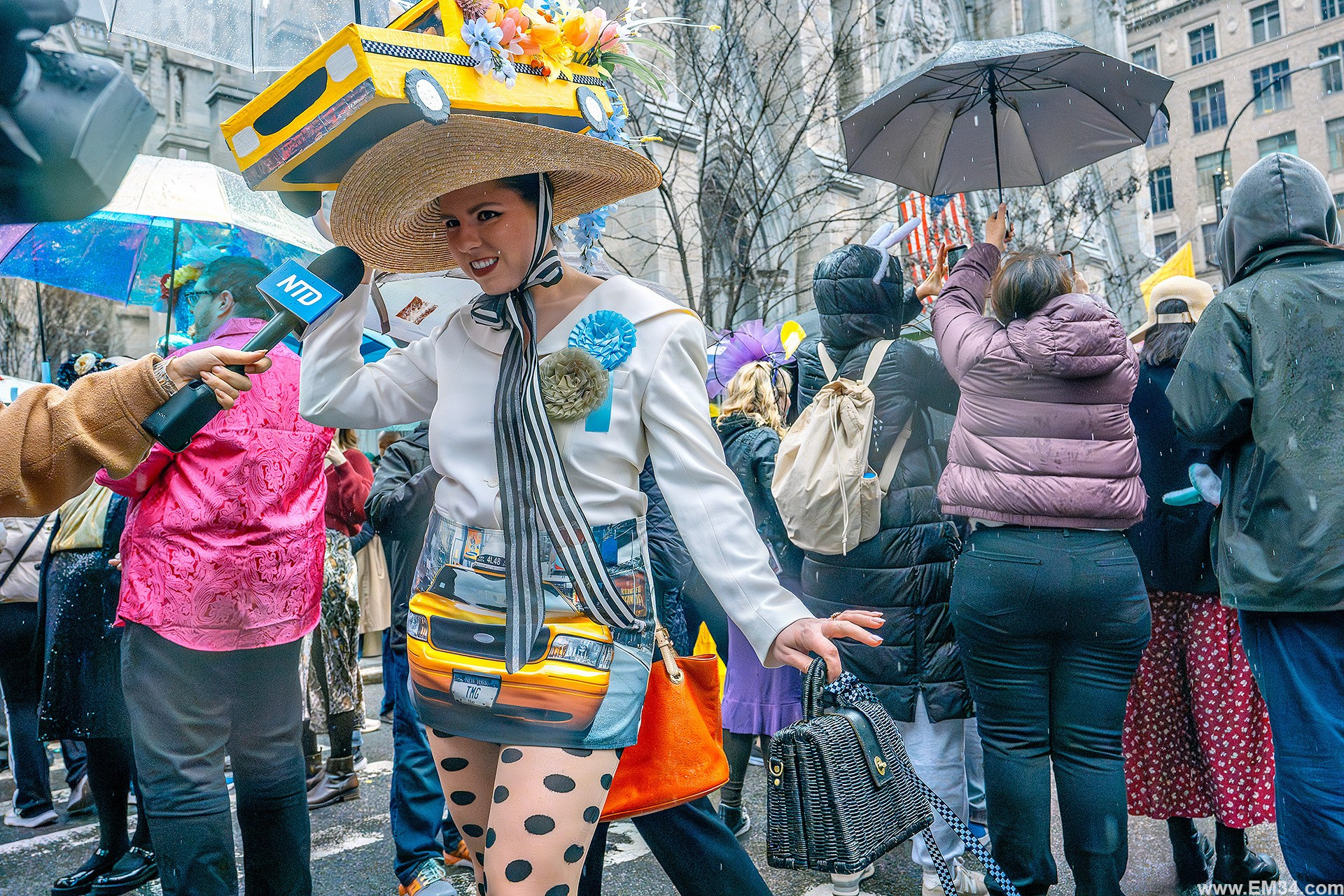 Easter Sunday in New York: strange outfits, passing faces, and moments in between. Emin Kuliyev — Award-Winning Wedding Photojournalist NYC & USA | Best Wedding Photographer Known for Candid, Timeless Moments