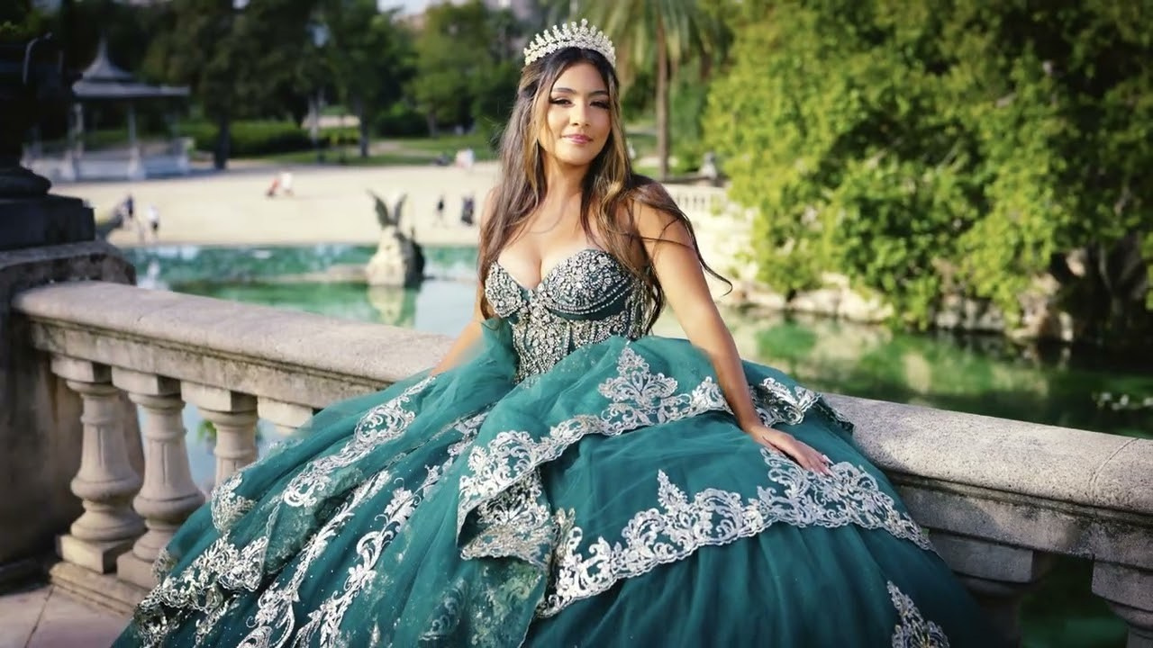 Fotógrafo de Quinceañeras en Barcelona | Sesión de 15 Años con Vestidos Únicos en Lugares Icónicos