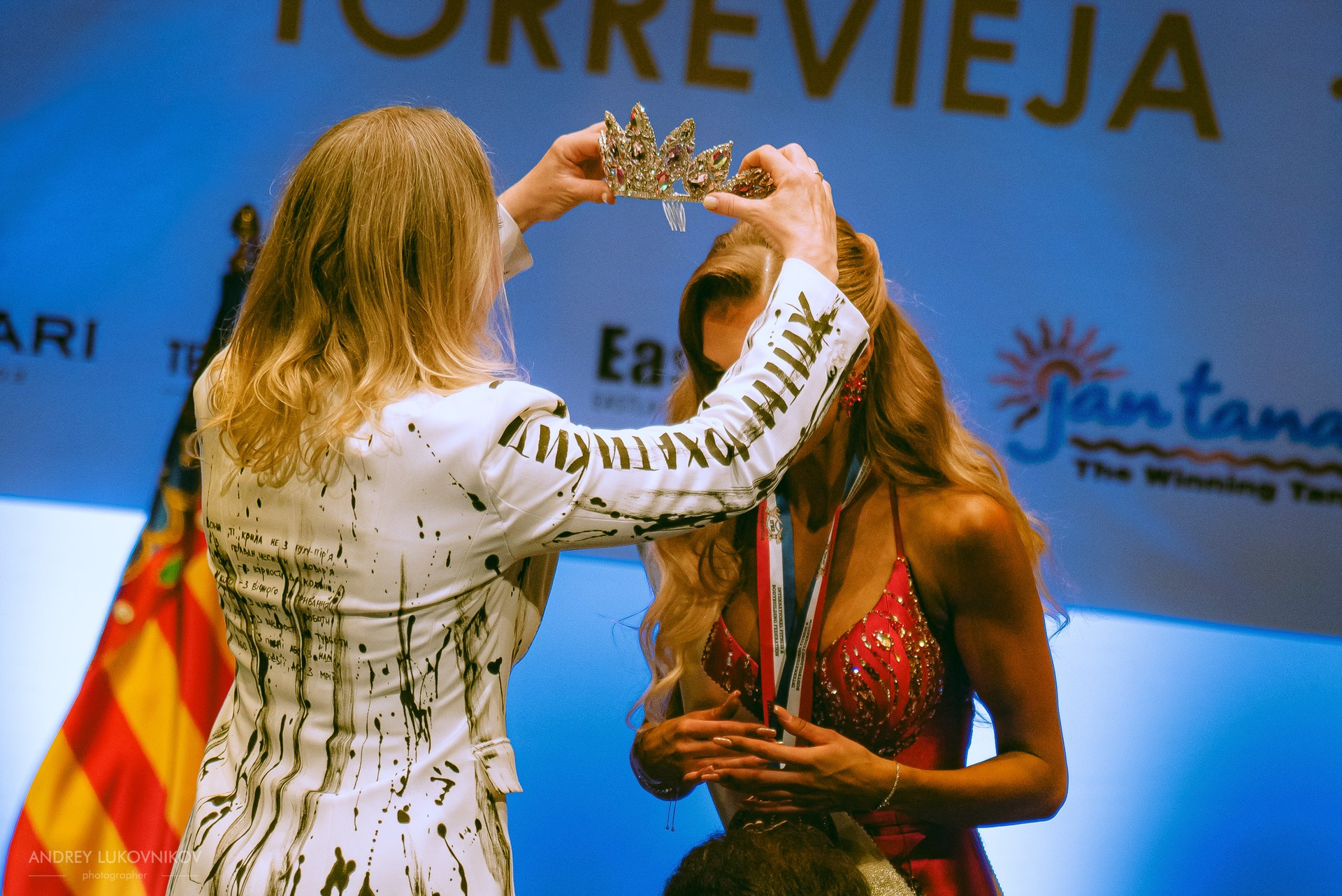 Sesión fotográfica de reportaje para el concurso internacional IFBB Miss Fit Model Europe 2024 en Torrevieja | Fotógrafo Andrey Lukovnikov