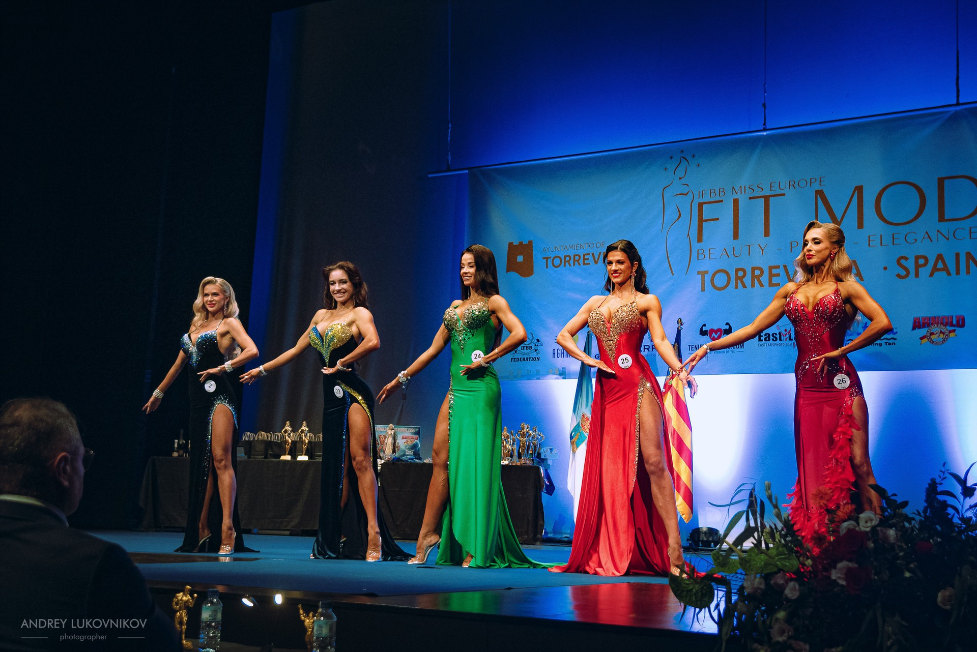 Sesión fotográfica de reportaje para el concurso internacional IFBB Miss Fit Model Europe 2024 en Torrevieja | Fotógrafo Andrey Lukovnikov