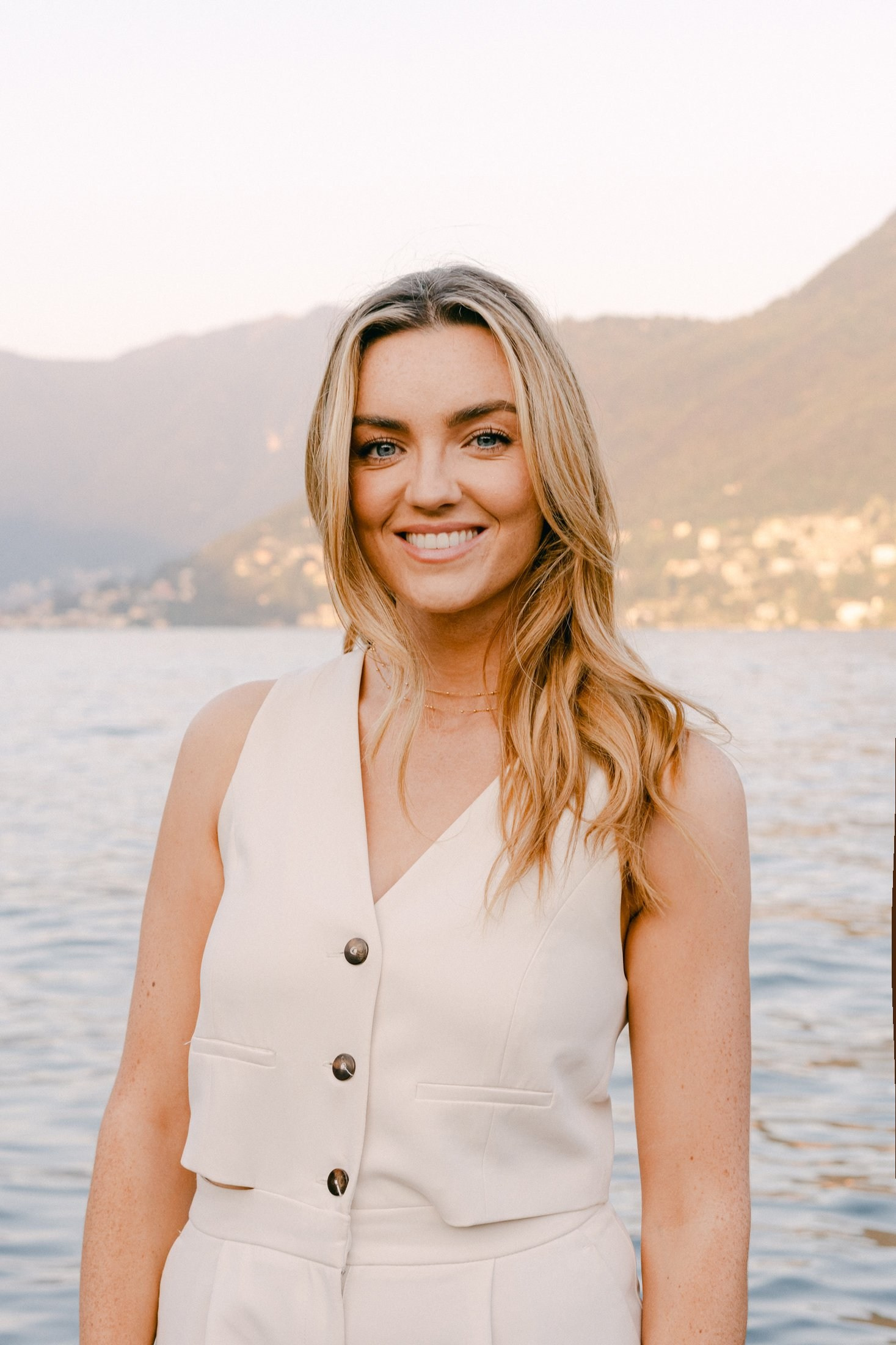 Lake Como Engagement Photo Session Photographer | Inna Zaytseva Photography. Wedding photographer in Europe. Based in Italy, Lake Como. Aesthetic elegant story-telling