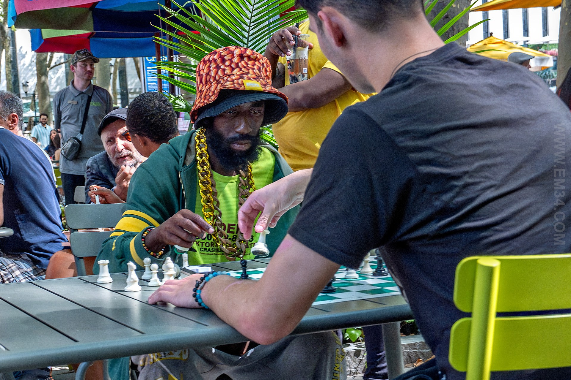 Dominican Day Parade NYC Photos — Sony A9 III + 16-35mm GM Lens Capturing 42nd to 55th Street in Stunning Street Photography. Emin Kuliyev — Award-Winning Wedding Photojournalist NYC & USA | Best Wedding Photographer Known for Candid, Timeless Moments