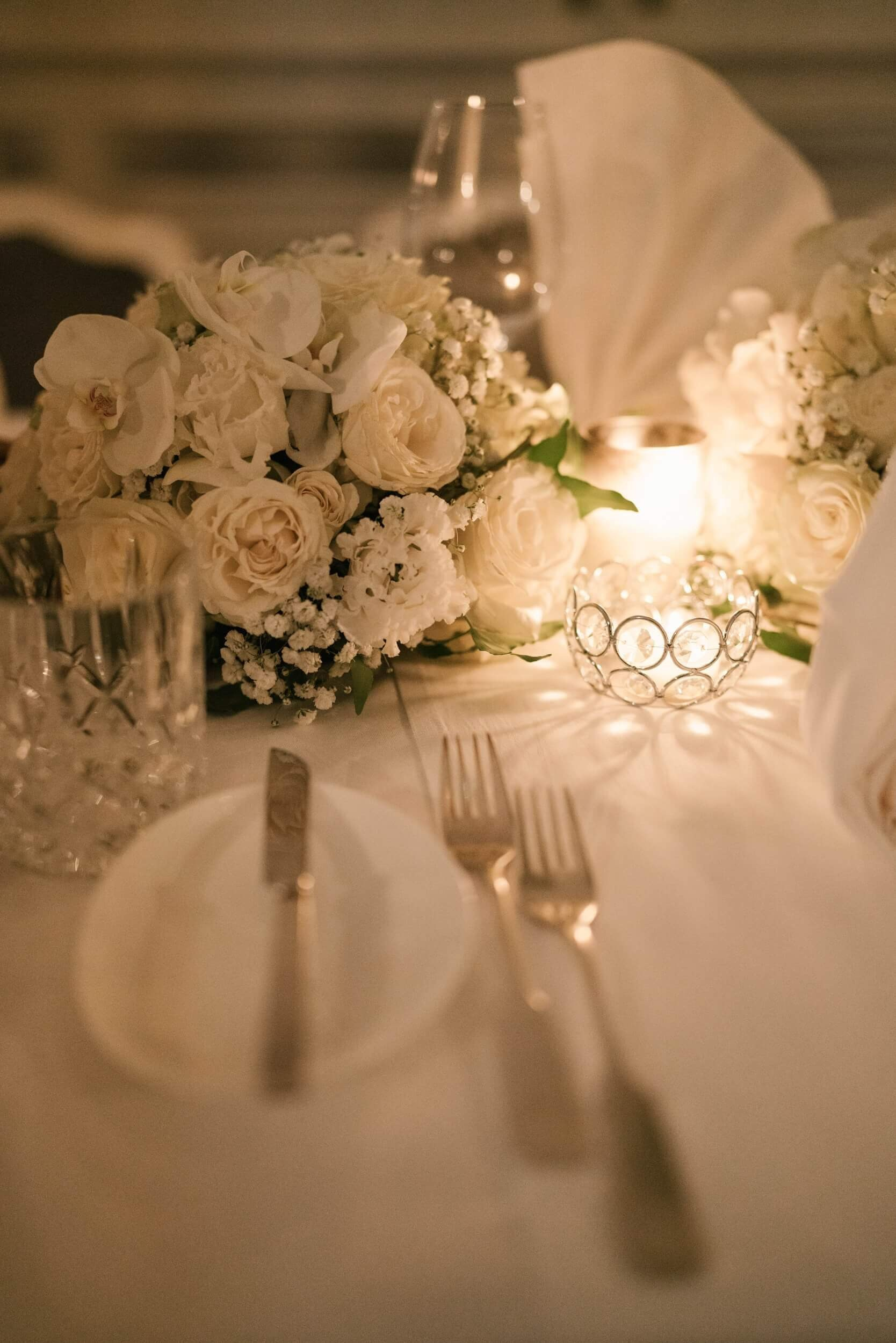 Candlelit floral table detail at Käfer Stammhaus Munich reception
