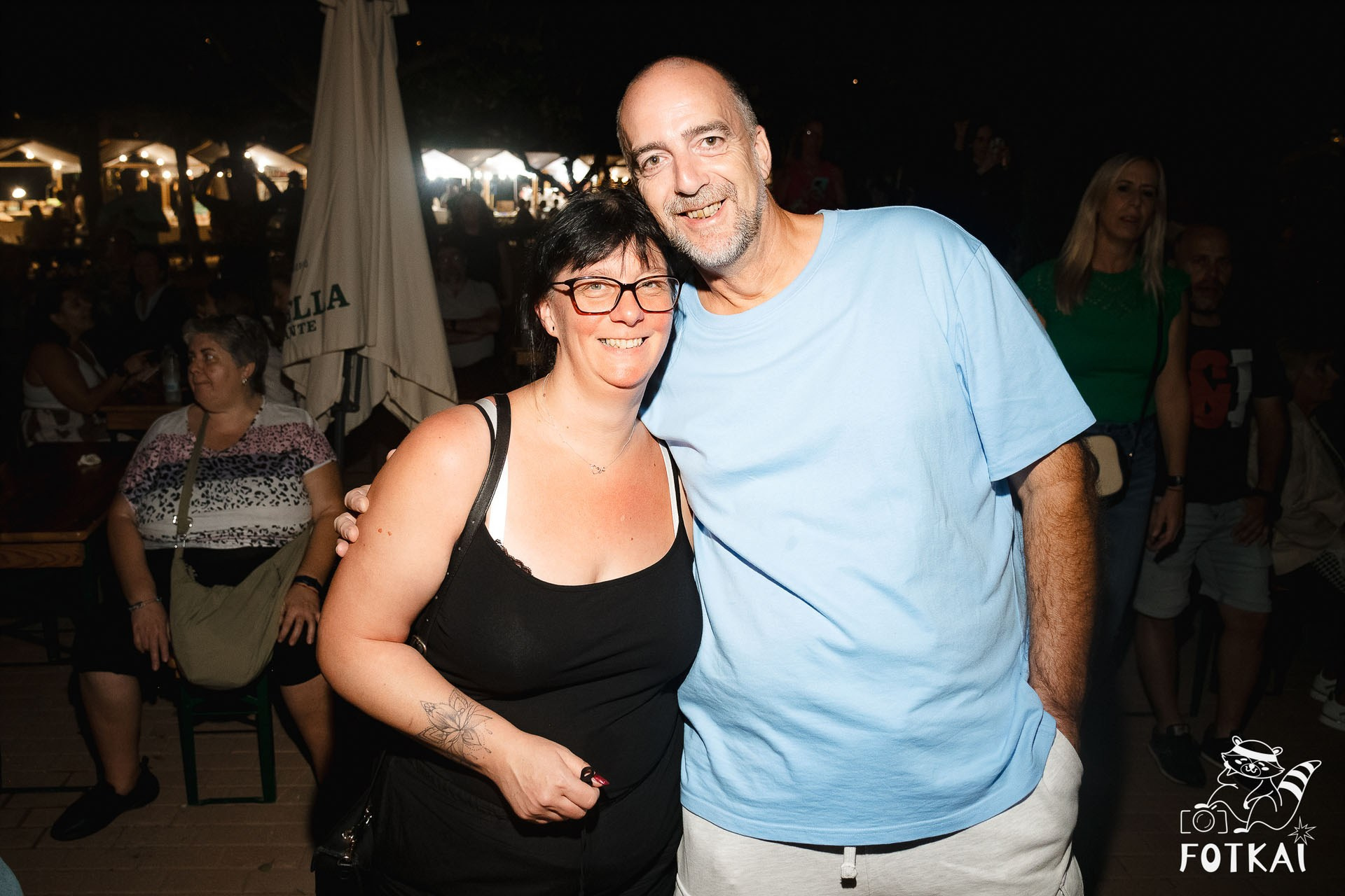 Фотоотчёт Street Food Market Torrevieja — Seguridad Social & Las Hienas DJs | FOTKAI