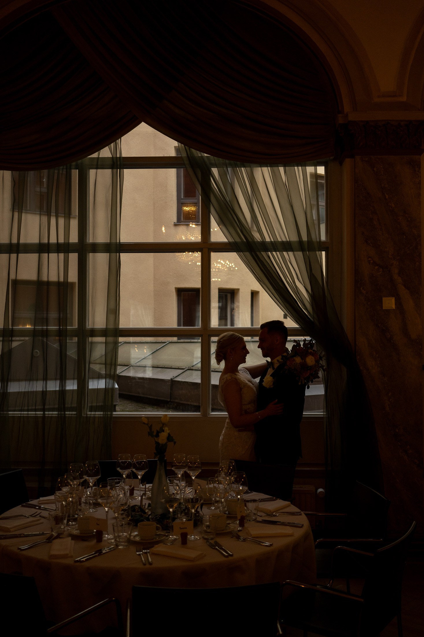 Rainy wedding day – indoor silhouette portraits at the venue