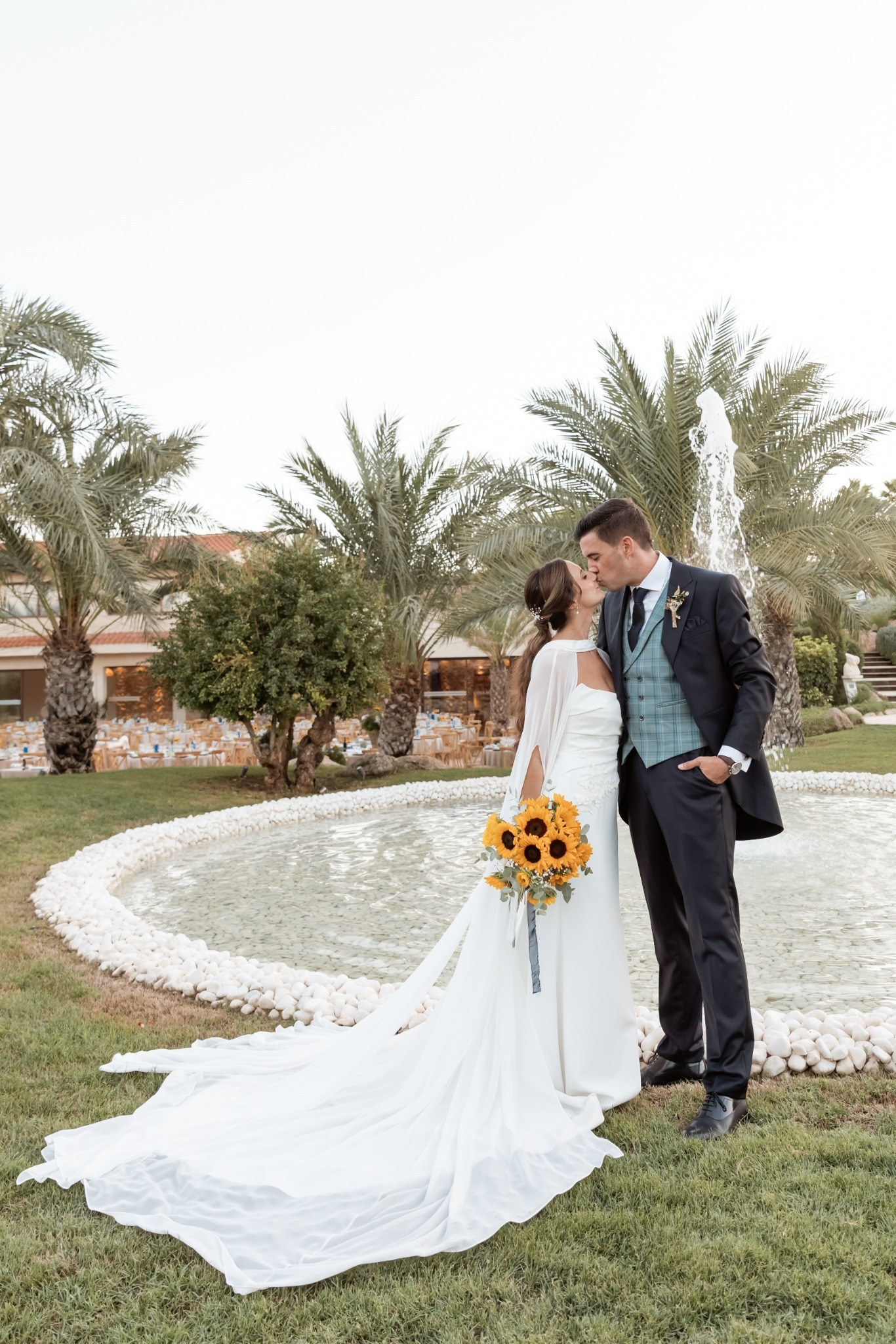 Boda de Antonio y Miriam en Cova Romero, Elche | Ramoné Fotografía