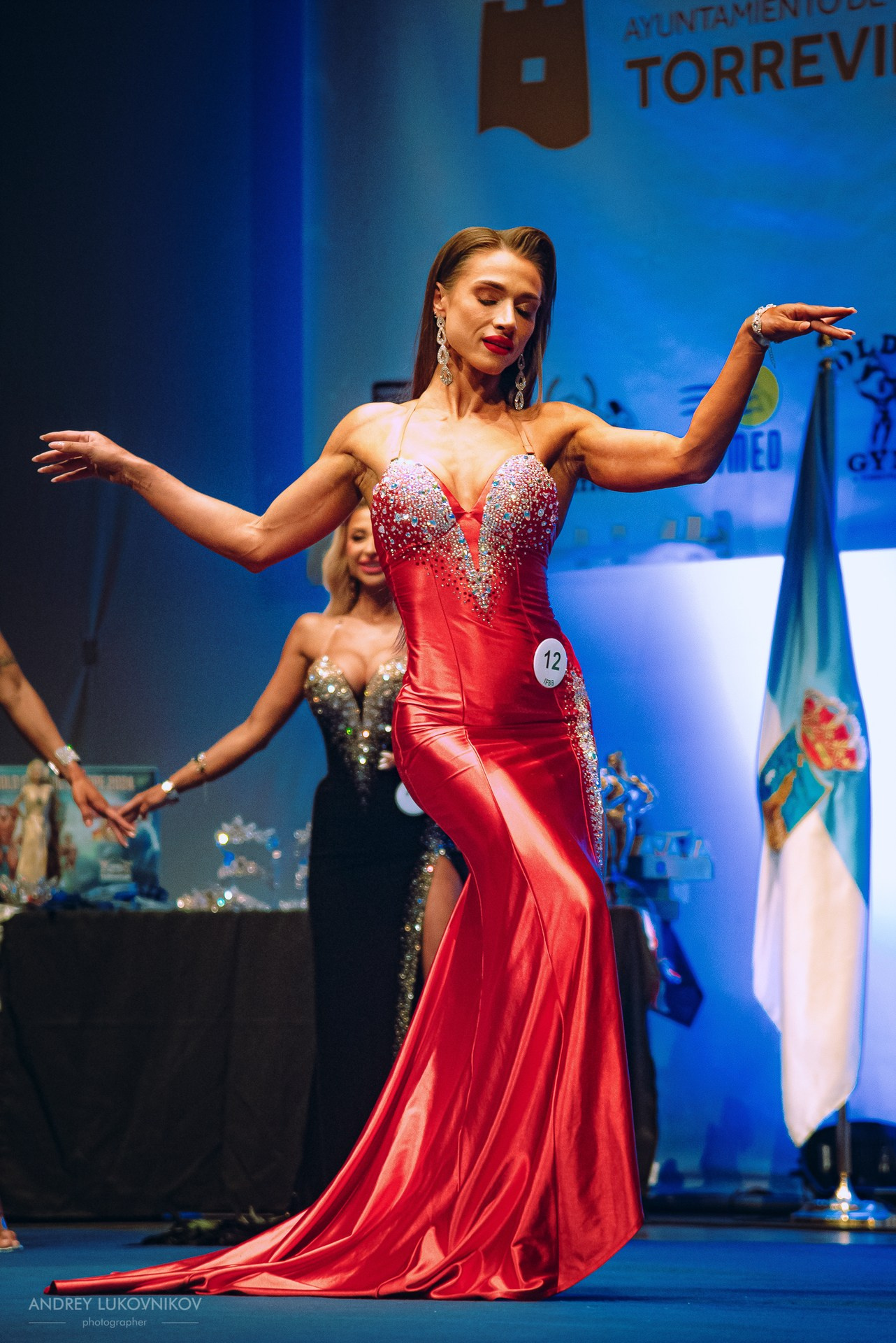 Sesión fotográfica de reportaje para el concurso internacional IFBB Miss Fit Model Europe 2024 en Torrevieja | Fotógrafo Andrey Lukovnikov