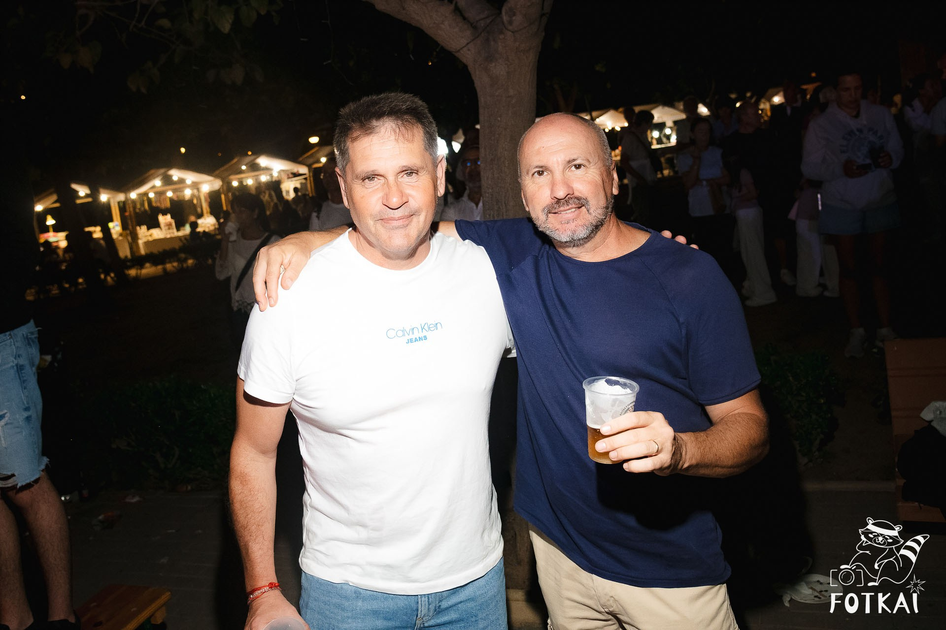 Фотоотчёт Street Food Market Torrevieja — Seguridad Social & Las Hienas DJs | FOTKAI