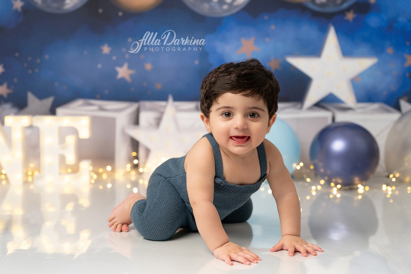 Starry Night Cake Smash Session. Newborn and family photographer. Hills District. Sydney