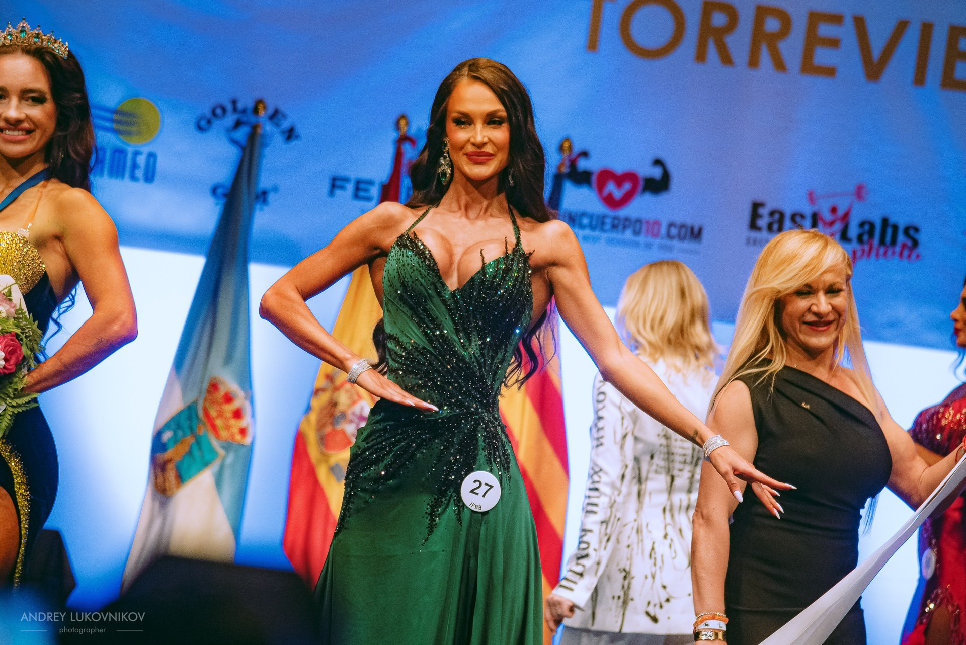 Sesión fotográfica de reportaje para el concurso internacional IFBB Miss Fit Model Europe 2024 en Torrevieja | Fotógrafo Andrey Lukovnikov
