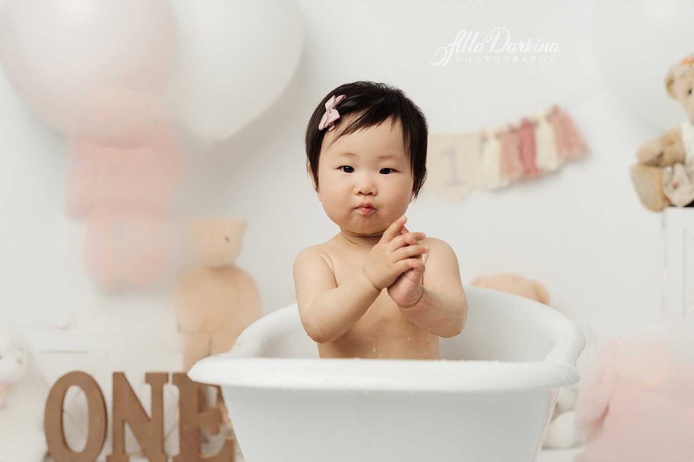 Cake smash session. Newborn and family photographer. Hills District. Sydney
