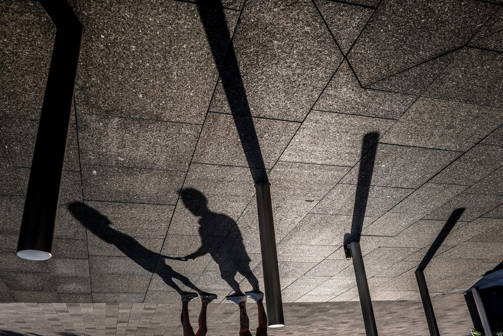 Exploring Love’s Canvas: Nagila and Ewerton’s Boston Photoshoot at Fan Pier Park. Wedding photographer in Orlando, Boston & New York Anderson Marques