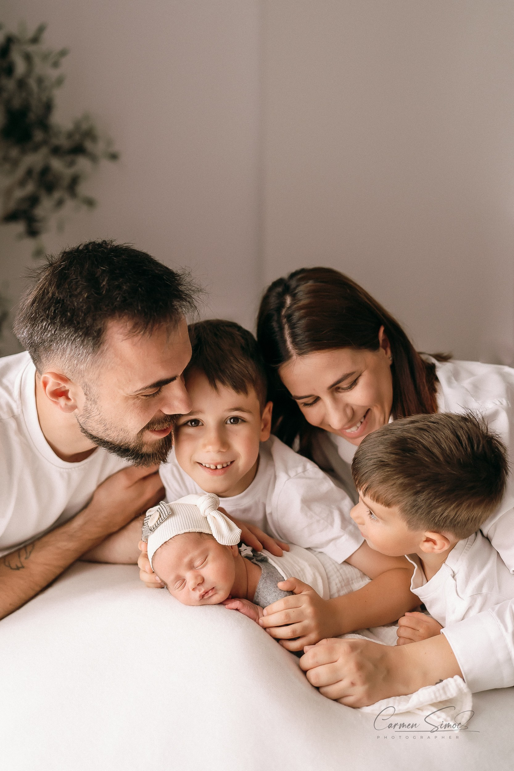 Servicii foto. Fotograf de familie, evenimente, produs și brand personal în Zalau, Cluj-Napoca Carmen Simoc