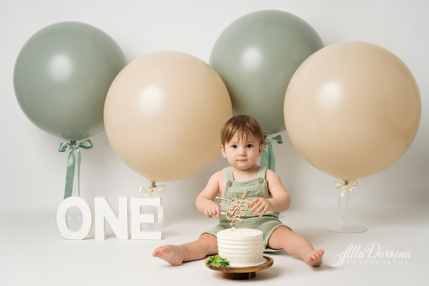 Cake smash session price guide. Newborn and family photographer. Hills District. Sydney