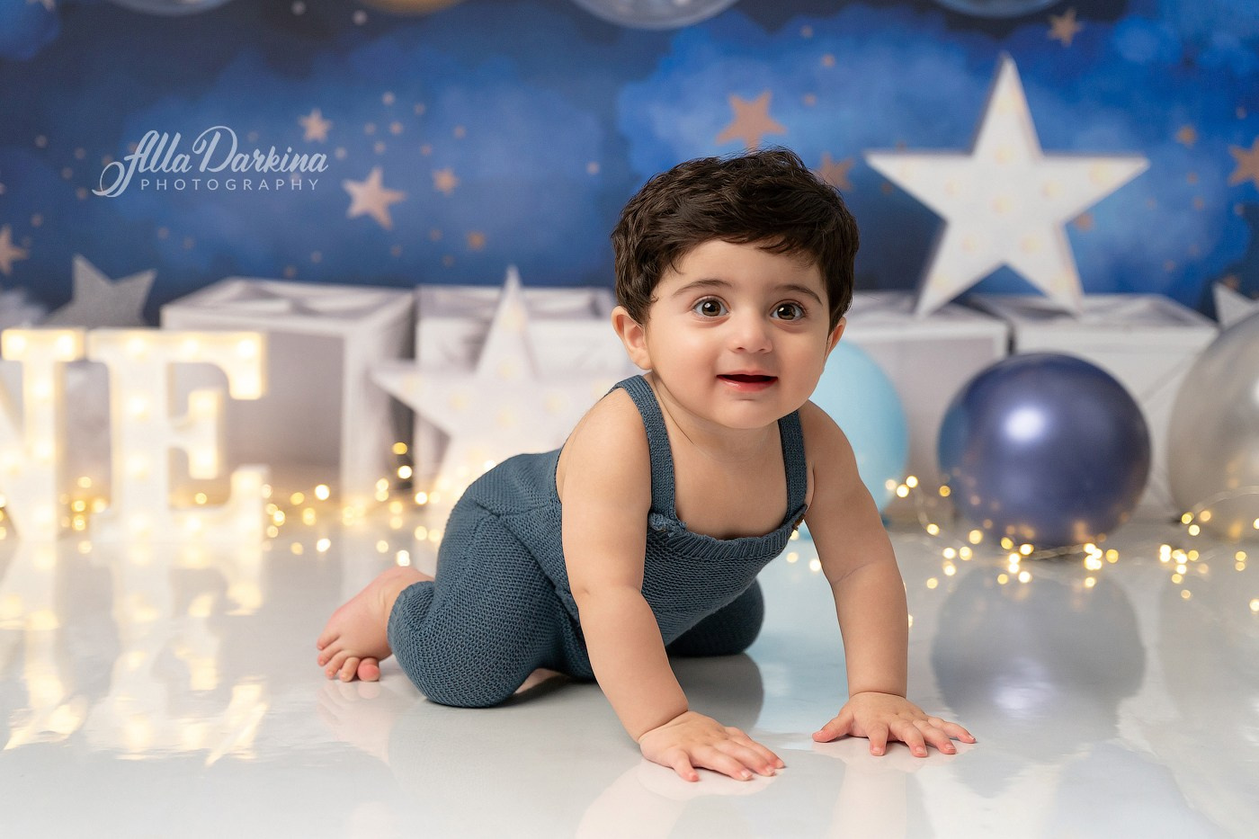 Starry Night Cake Smash Session. Newborn and family photographer. Hills District. Sydney