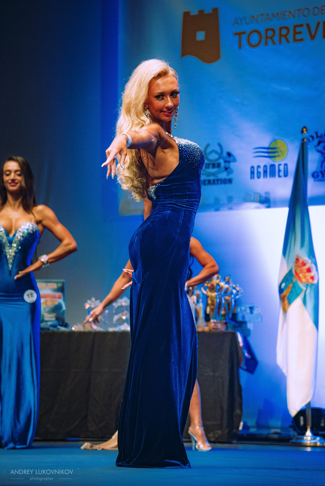 Sesión fotográfica de reportaje para el concurso internacional IFBB Miss Fit Model Europe 2024 en Torrevieja | Fotógrafo Andrey Lukovnikov