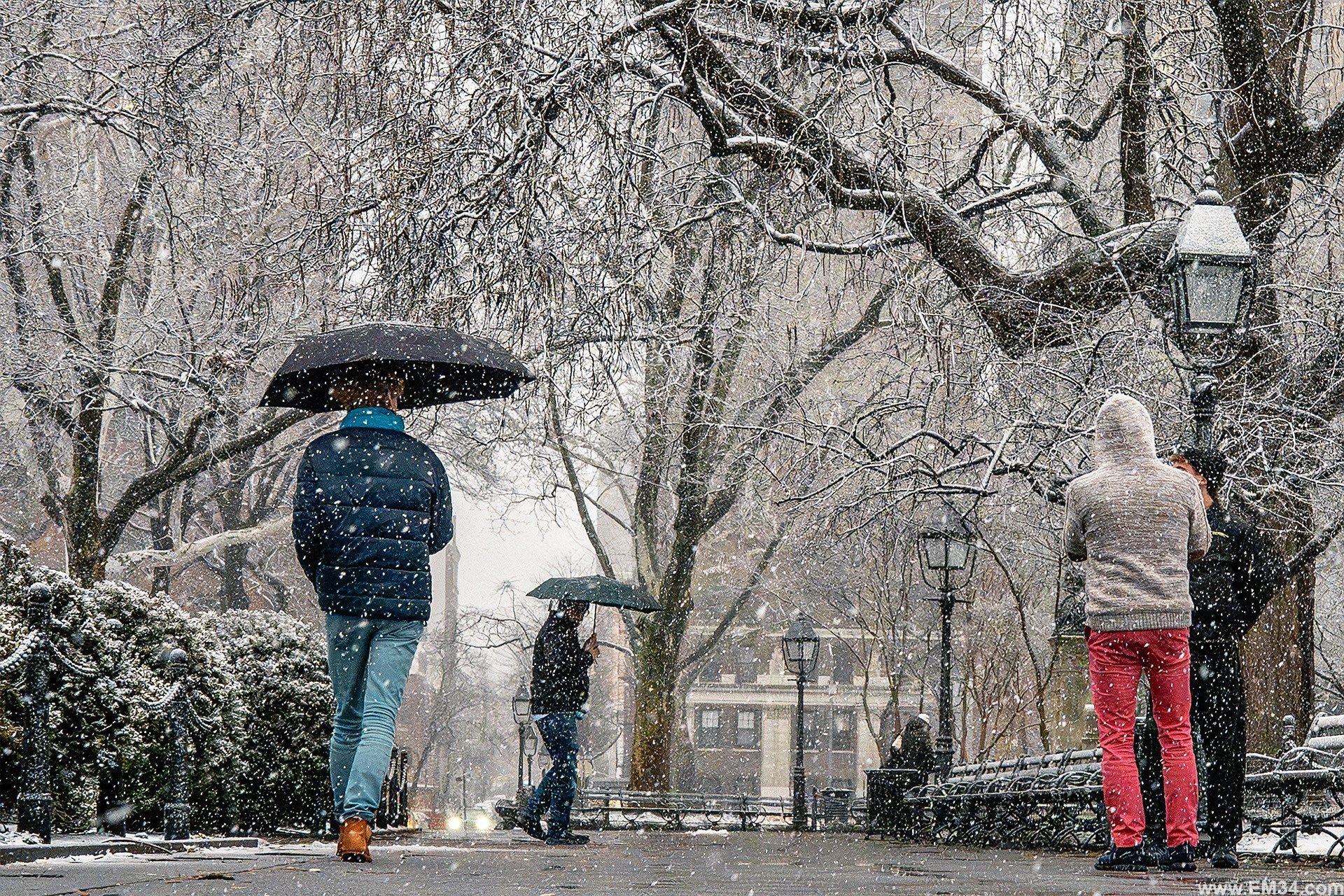 Manhattan Snowfall Street Photography — Wall Street to Brooklyn Bridge, Quiet Winter Mood Before NYC Snowstorm. Emin Kuliyev — Award-Winning Wedding Photojournalist NYC & USA | Best Wedding Photographer Known for Candid, Timeless Moments