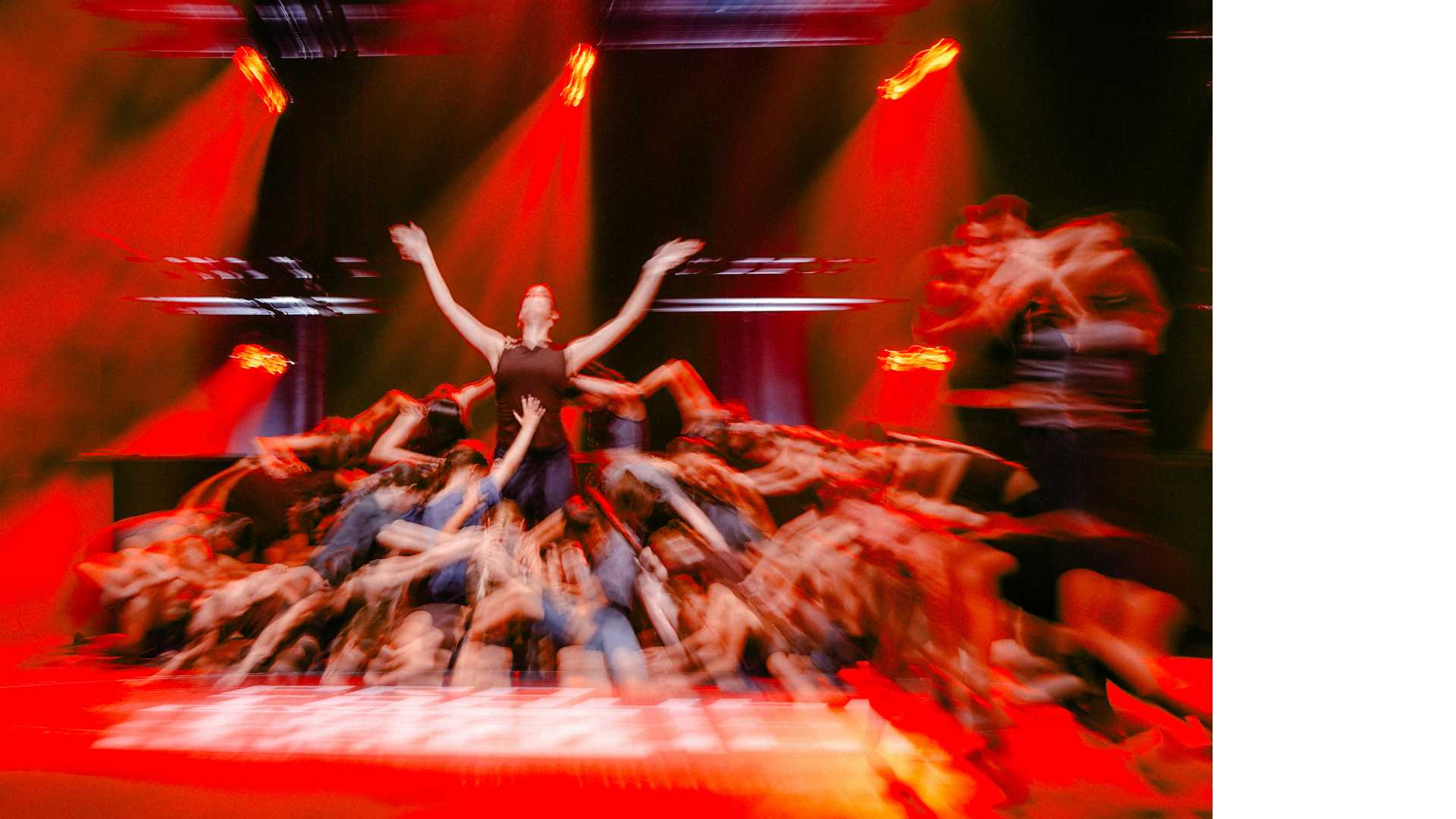 Главная сцена музыкального фестиваля в Сочи