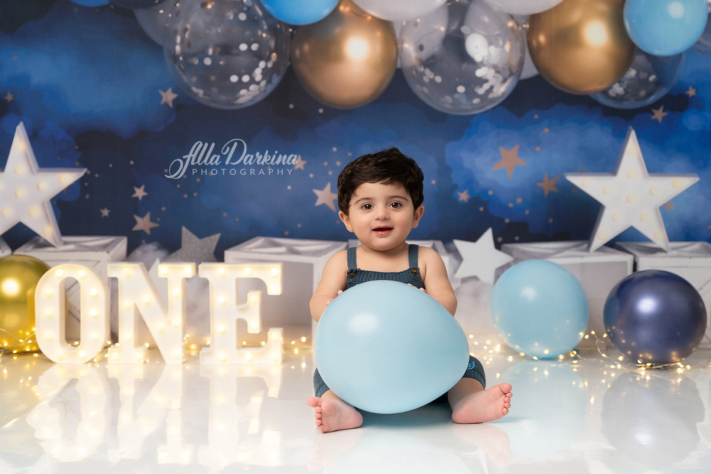 Starry Night Cake Smash Session. Newborn and family photographer. Hills District. Sydney