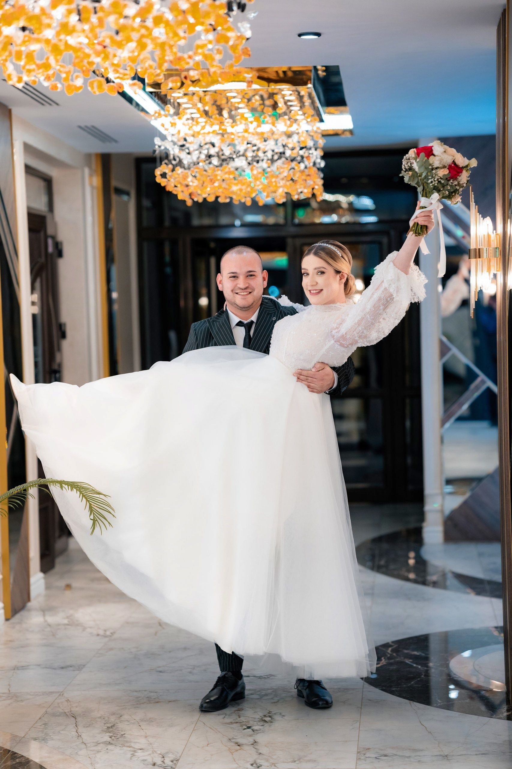 Fotograf nuntă Târgu Neamț – Samuel și Roxana, fotografie autentică realizată de AlinoFotoStudio 2. Fotograf nuntă Iași, Bacău, Suceava și Botoșani – Alin Chirilă surprinzând momente reale de nuntă 3. Fotografie de nuntă cu emoție și credință – AlinoFotoStudio, fotograf povestitor 4. Fotograf profesionist nuntă în Moldova – cadre naturale și pline de emoție 5. Alin Chirilă fotograf nuntă – poveste reală surprinsă prin fotografie 6. Fotograf nuntă cu stil documentar – momente autentice din ziua nunții Pregătiri mireasă acasă – fotografie naturală realizată de Alin Chirilă fotograf nuntă 8. Detalii din ziua nunții – fotograf nuntă Iași și Botoșani, AlinoFotoStudio 9. Emoții din dimineața nunții – fotograf profesionist Moldova 10. Cadre autentice din pregătiri – fotograf nuntă Suceava și Bacău Ceremonie religioasă nuntă – moment emoționant surprins de fotograf Alin Chirilă 12. Nuntă cu valori creștine – fotografie din biserică realizată cu discreție 13. Rugăciune și emoție în ziua nunții – fotograf nuntă Târgu Neamț 14. Legământ în fața lui Dumnezeu – fotografie de nuntă autentică 15. Fotograf nuntă biserică – momente sincere și pline de semnificație Petrecere de nuntă – cadre naturale realizate de AlinoFotoStudio 17. Bucurie și dans la nuntă – fotograf nuntă Iași și împrejurimi 18. Momente autentice de la restaurant – fotograf nuntă Bacău Suceava 19. Atmosferă de nuntă surprinsă discret – Alin Chirilă fotograf -AlinoFotoStudio – fotograf nuntă cu abordare naturală și emoțională 21. Alin Chirilă fotograf – povestitor prin fotografie de nuntă 22. Fotograf nuntă în Moldova – stil documentar și autentic 23. Fotografie de nuntă sinceră și elegantă – AlinoFotoStudio- Fotograf nuntă Iași Bacău Suceava Botoșani – Alin Chirilă AlinoFotoStudio 26. Fotograf nuntă Târgu Neamț și Moldova – fotografie profesională de eveniment 27. Fotograf nuntă cu valori creștine și stil documentar – AlinoFotoStudio - Alin Chirilă – AlinoFotoStudio Fotograf nuntă Iași • Bacău • Suceava • Botoșani - Samuel & Roxana, Târgu Neamț -Momente reale, trăite sincer și păstrate pentru totdeauna.