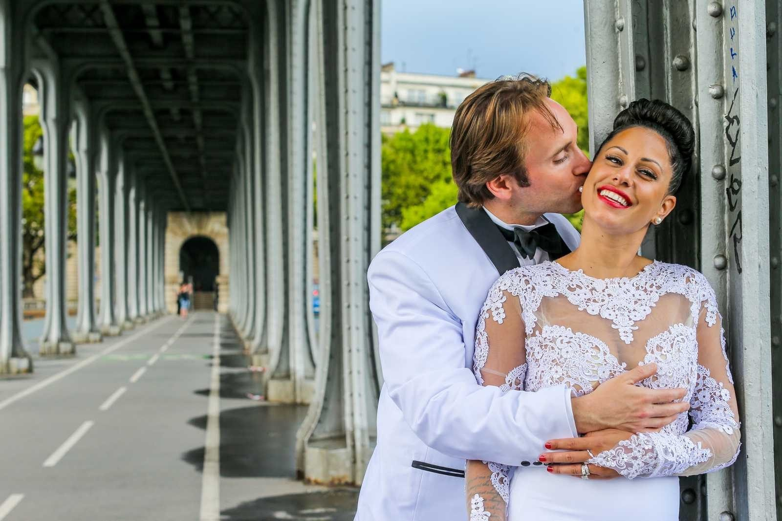 Bir-Hakeim Bridge in Paris — The Iconic Location for Luxury Proposal & Elopement Photography. Photographe à Paris