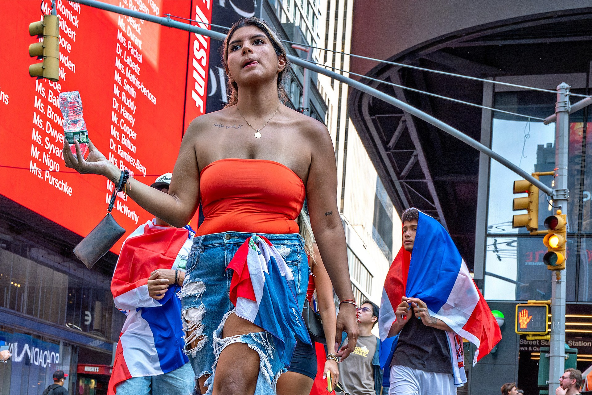 Dominican Day Parade NYC Photos — Sony A9 III + 16-35mm GM Lens Capturing 42nd to 55th Street in Stunning Street Photography. Emin Kuliyev — Award-Winning Wedding Photojournalist NYC & USA | Best Wedding Photographer Known for Candid, Timeless Moments