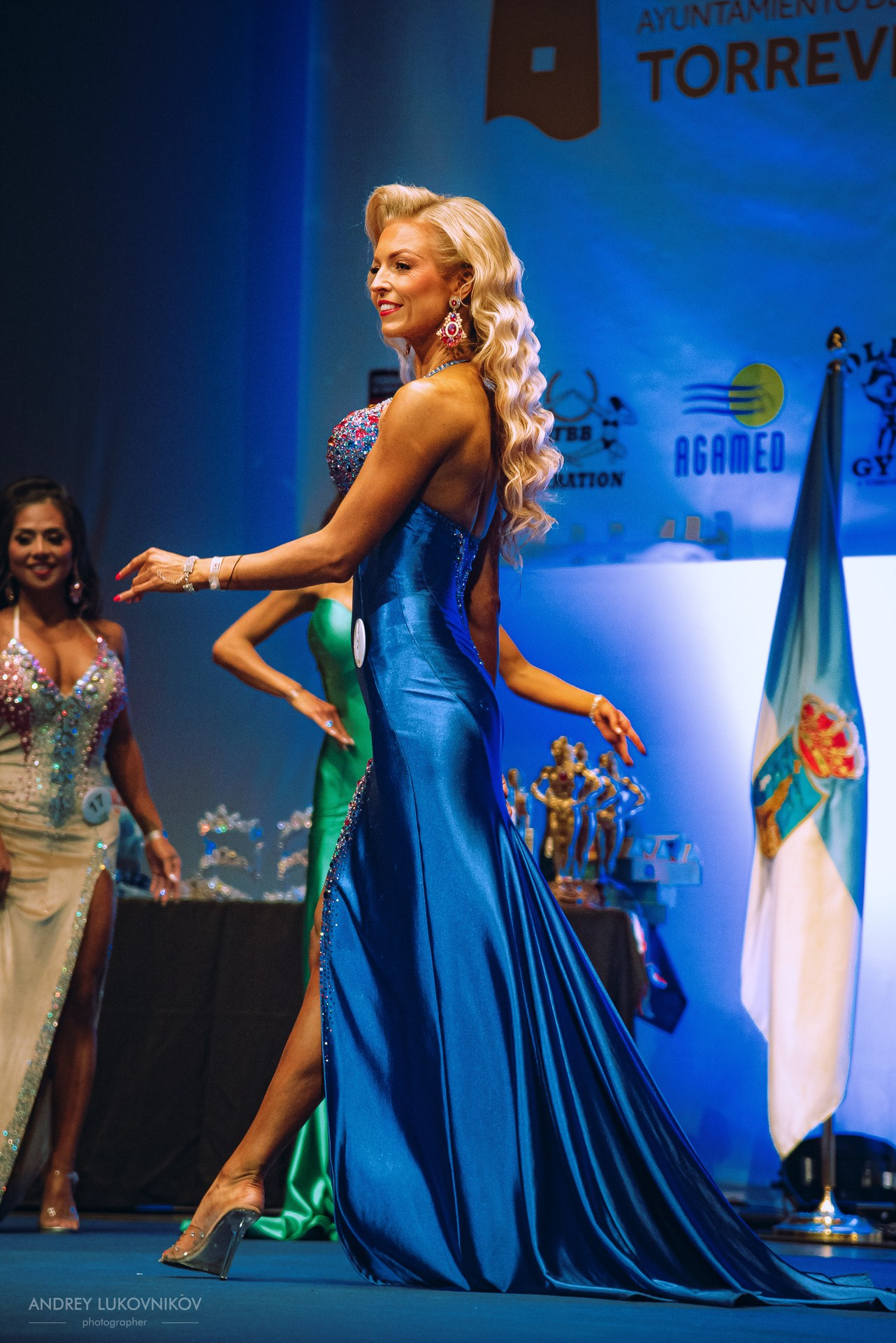 Sesión fotográfica de reportaje para el concurso internacional IFBB Miss Fit Model Europe 2024 en Torrevieja | Fotógrafo Andrey Lukovnikov
