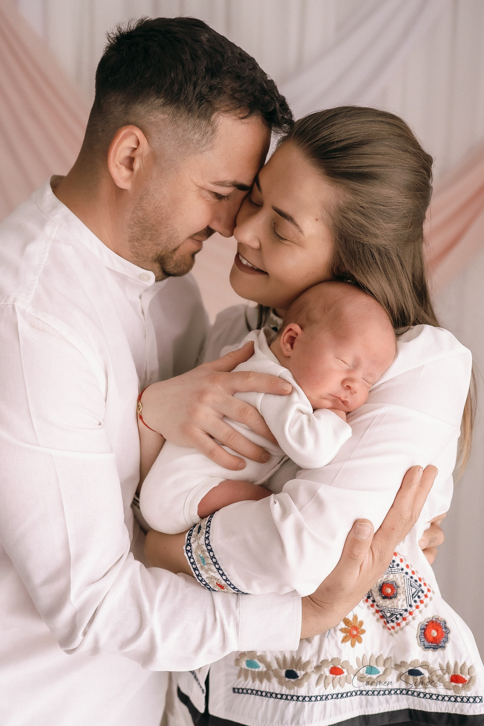 Servicii foto. Fotograf de familie, evenimente, produs și brand personal în Zalau, Cluj-Napoca Carmen Simoc
