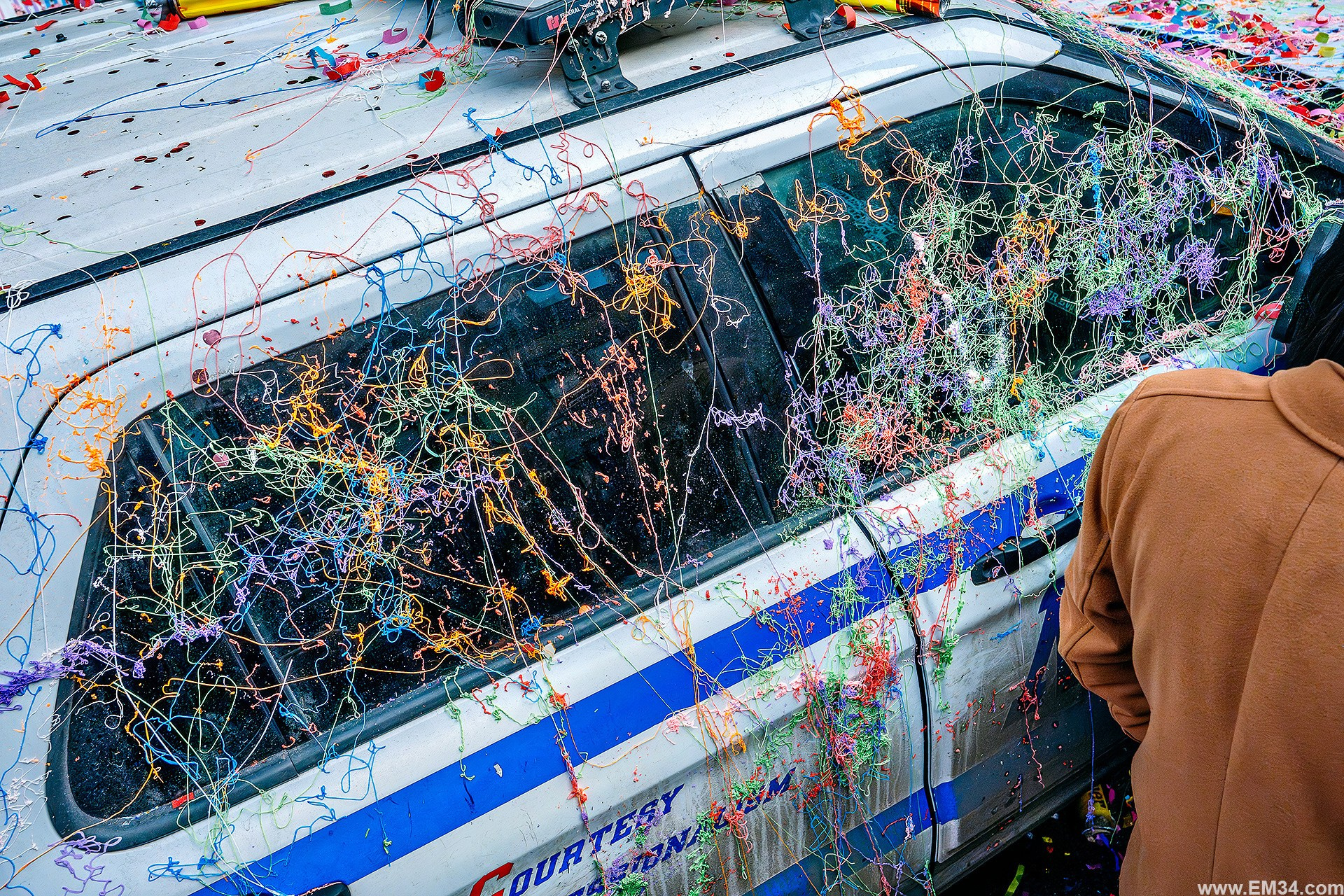 Lunar New Year Chinatown Street Photography — Chaotic NYC Festival Captured in One Hour of Firecrackers, Color & Energy. Emin Kuliyev — Award-Winning Wedding Photojournalist NYC & USA | Best Wedding Photographer Known for Candid, Timeless Moments