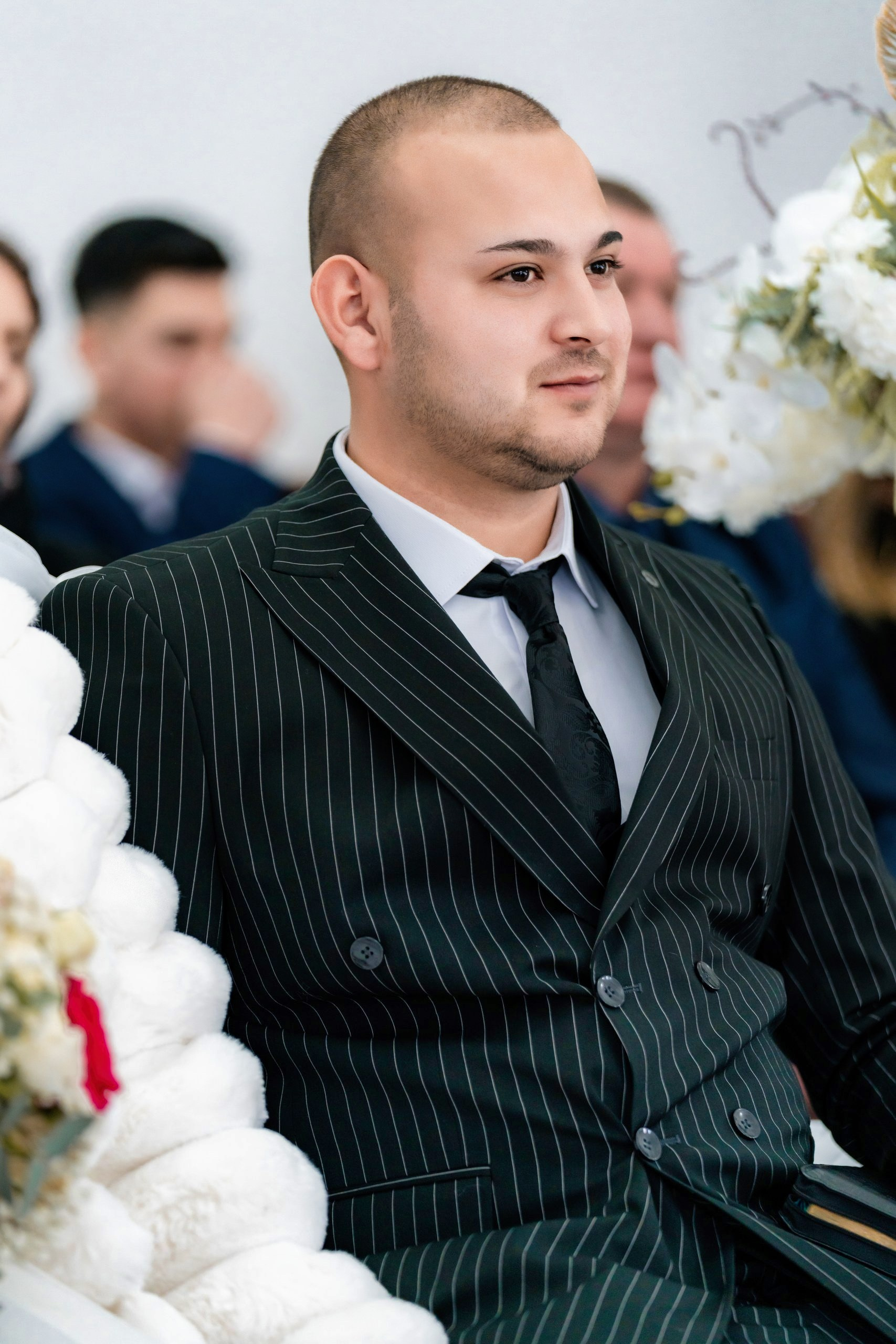 Fotograf nuntă Târgu Neamț – Samuel și Roxana, fotografie autentică realizată de AlinoFotoStudio 2. Fotograf nuntă Iași, Bacău, Suceava și Botoșani – Alin Chirilă surprinzând momente reale de nuntă 3. Fotografie de nuntă cu emoție și credință – AlinoFotoStudio, fotograf povestitor 4. Fotograf profesionist nuntă în Moldova – cadre naturale și pline de emoție 5. Alin Chirilă fotograf nuntă – poveste reală surprinsă prin fotografie 6. Fotograf nuntă cu stil documentar – momente autentice din ziua nunții Pregătiri mireasă acasă – fotografie naturală realizată de Alin Chirilă fotograf nuntă 8. Detalii din ziua nunții – fotograf nuntă Iași și Botoșani, AlinoFotoStudio 9. Emoții din dimineața nunții – fotograf profesionist Moldova 10. Cadre autentice din pregătiri – fotograf nuntă Suceava și Bacău Ceremonie religioasă nuntă – moment emoționant surprins de fotograf Alin Chirilă 12. Nuntă cu valori creștine – fotografie din biserică realizată cu discreție 13. Rugăciune și emoție în ziua nunții – fotograf nuntă Târgu Neamț 14. Legământ în fața lui Dumnezeu – fotografie de nuntă autentică 15. Fotograf nuntă biserică – momente sincere și pline de semnificație Petrecere de nuntă – cadre naturale realizate de AlinoFotoStudio 17. Bucurie și dans la nuntă – fotograf nuntă Iași și împrejurimi 18. Momente autentice de la restaurant – fotograf nuntă Bacău Suceava 19. Atmosferă de nuntă surprinsă discret – Alin Chirilă fotograf -AlinoFotoStudio – fotograf nuntă cu abordare naturală și emoțională 21. Alin Chirilă fotograf – povestitor prin fotografie de nuntă 22. Fotograf nuntă în Moldova – stil documentar și autentic 23. Fotografie de nuntă sinceră și elegantă – AlinoFotoStudio- Fotograf nuntă Iași Bacău Suceava Botoșani – Alin Chirilă AlinoFotoStudio 26. Fotograf nuntă Târgu Neamț și Moldova – fotografie profesională de eveniment 27. Fotograf nuntă cu valori creștine și stil documentar – AlinoFotoStudio - Alin Chirilă – AlinoFotoStudio Fotograf nuntă Iași • Bacău • Suceava • Botoșani - Samuel & Roxana, Târgu Neamț -Momente reale, trăite sincer și păstrate pentru totdeauna.