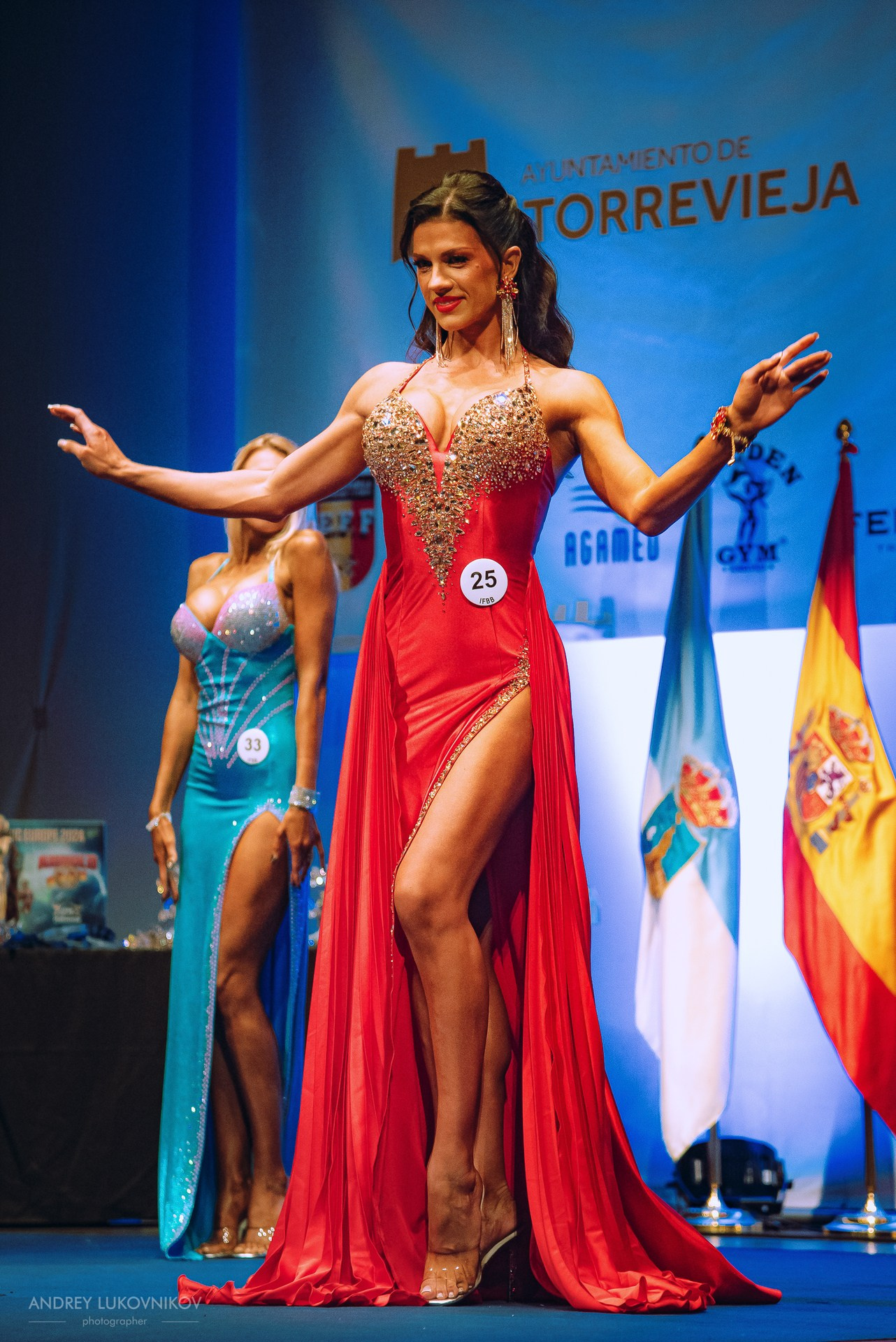 Sesión fotográfica de reportaje para el concurso internacional IFBB Miss Fit Model Europe 2024 en Torrevieja | Fotógrafo Andrey Lukovnikov