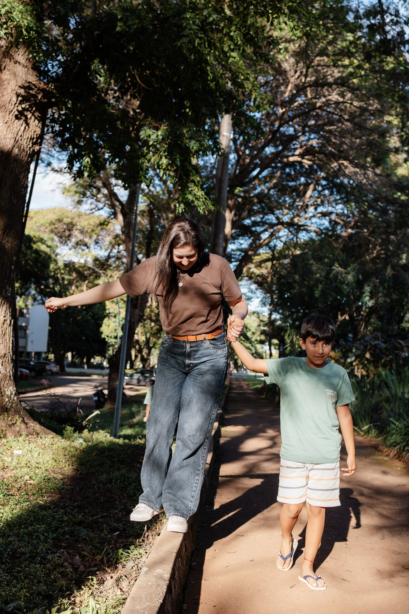 Ensaio mãe e filhos em Brasília • Asa Norte | Fotografia de Família. Fotógrafa em Brasília e Recife | Ensaios de família, gestante e festas infantis — Ize Fotografia