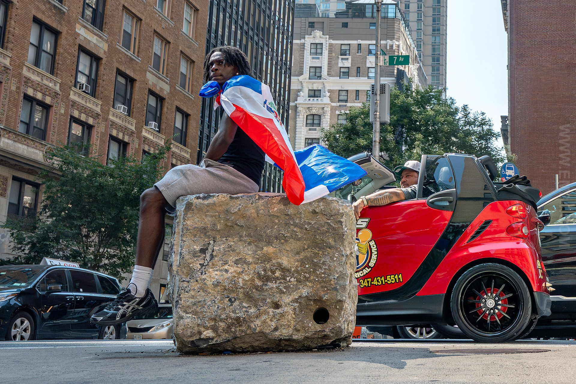 Dominican Day Parade NYC Photos — Sony A9 III + 16-35mm GM Lens Capturing 42nd to 55th Street in Stunning Street Photography. Emin Kuliyev — Award-Winning Wedding Photojournalist NYC & USA | Best Wedding Photographer Known for Candid, Timeless Moments