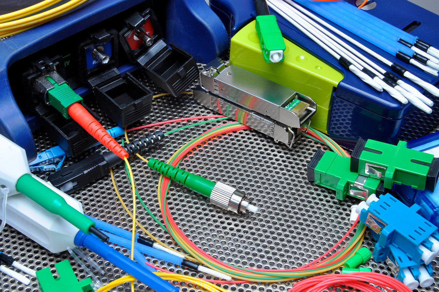 PUNERE IN FUNCTIUNE. Kit Tech Solution - retele de fibra optica