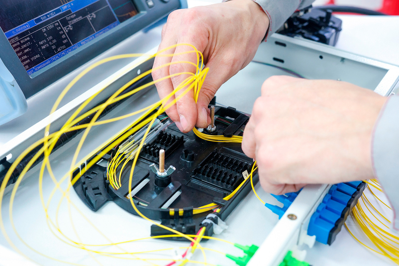 Instalare. Kit Tech Solution - retele de fibra optica