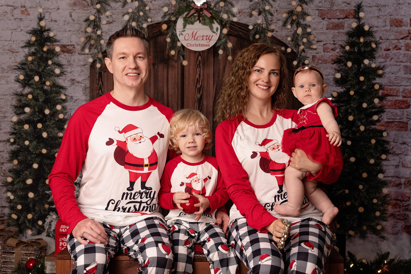 Christmas mini sessions 2025| Sydney. Newborn and family photographer. Hills District. Sydney