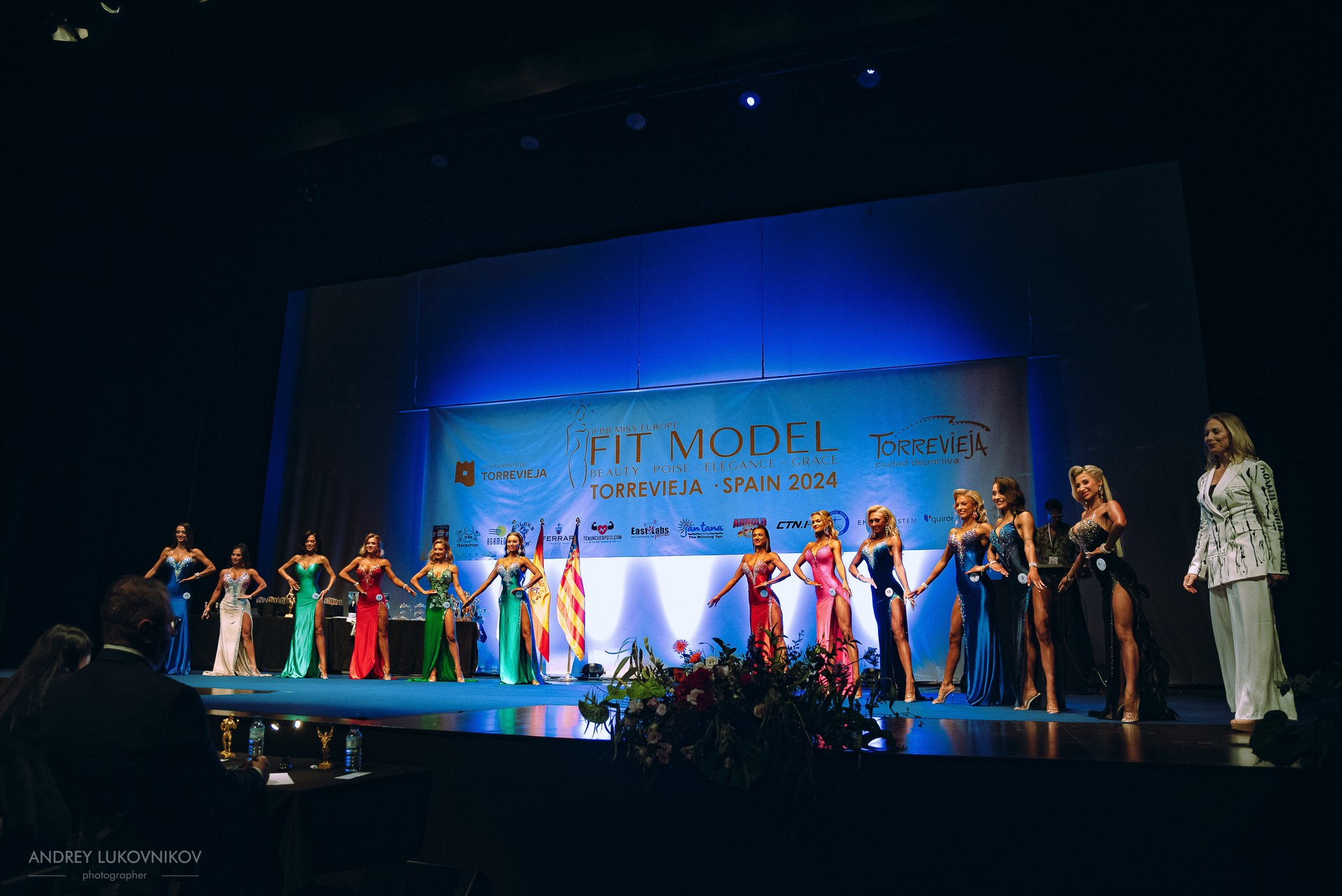 Sesión fotográfica de reportaje para el concurso internacional IFBB Miss Fit Model Europe 2024 en Torrevieja | Fotógrafo Andrey Lukovnikov
