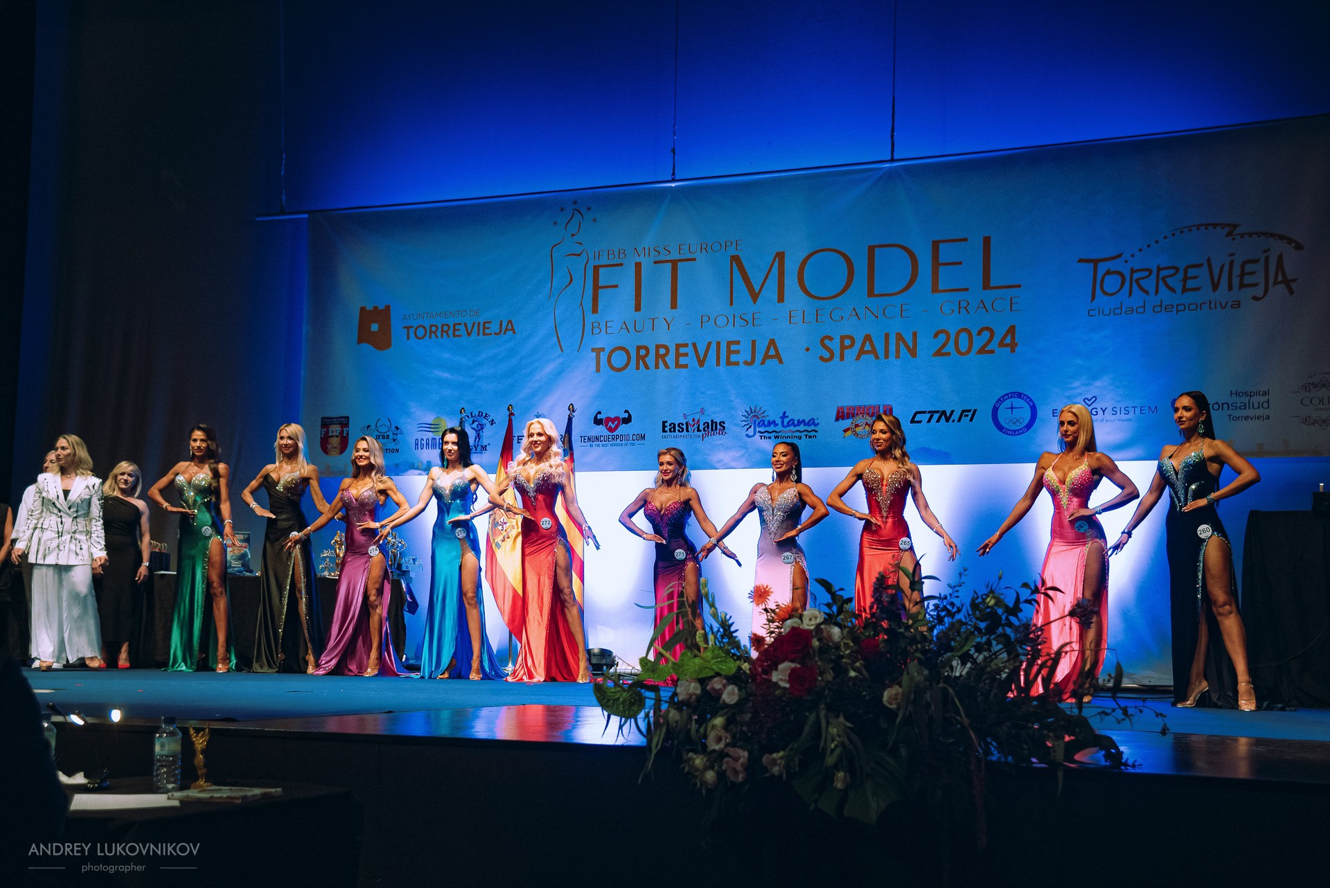 Sesión fotográfica de reportaje para el concurso internacional IFBB Miss Fit Model Europe 2024 en Torrevieja | Fotógrafo Andrey Lukovnikov