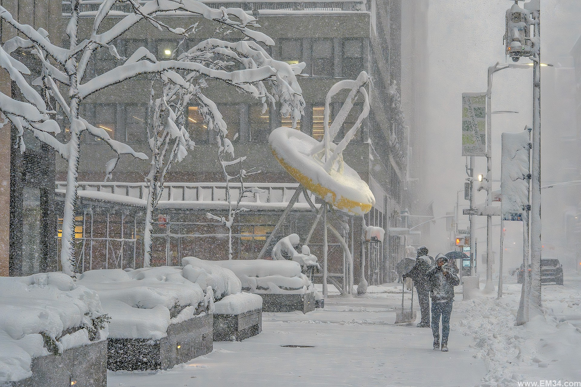 Blizzard in Manhattan, New York — two days ago. After 25 years here I braved the freezing storm to capture fairy-tale snow at iconic spots. Emin Kuliyev — Award-Winning Wedding Photojournalist NYC & USA | Best Wedding Photographer Known for Candid, Timeless Moments