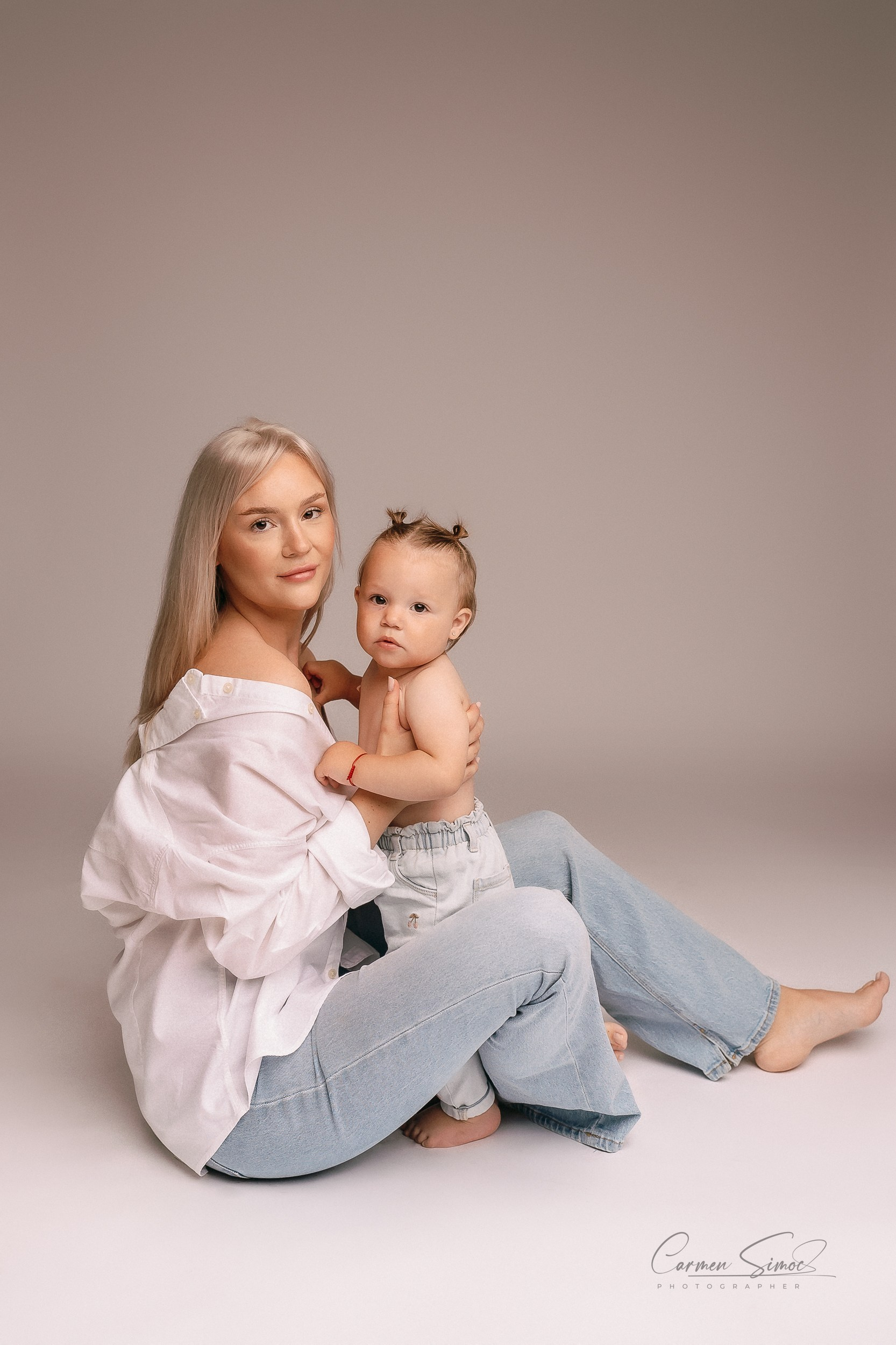 Servicii foto. Fotograf de familie, evenimente, produs și brand personal în Zalau, Cluj-Napoca Carmen Simoc