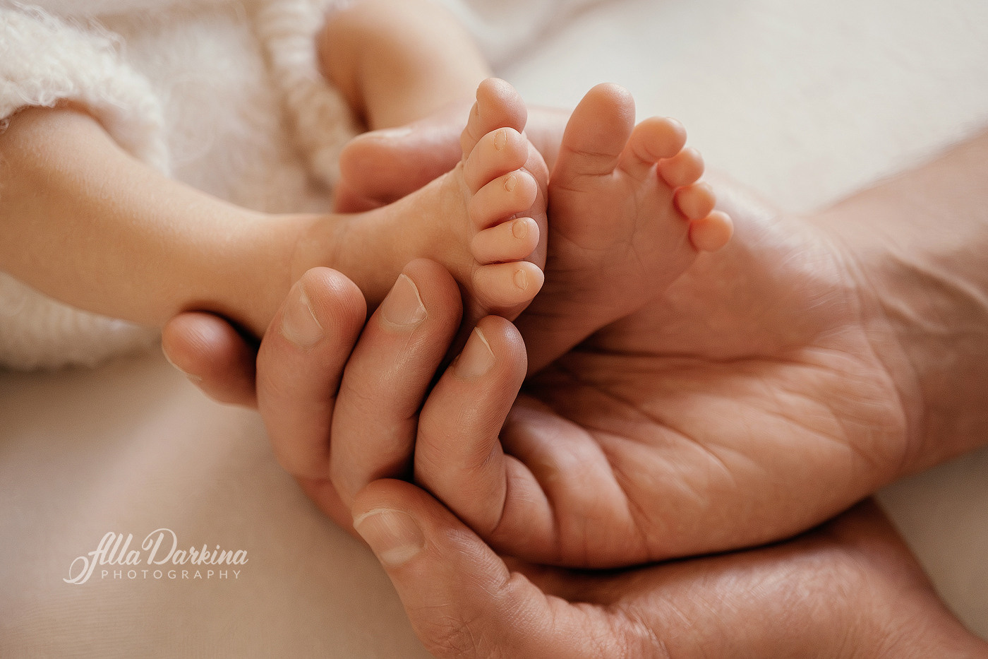 Newborn session price guide. Newborn and family photographer. Hills District. Sydney