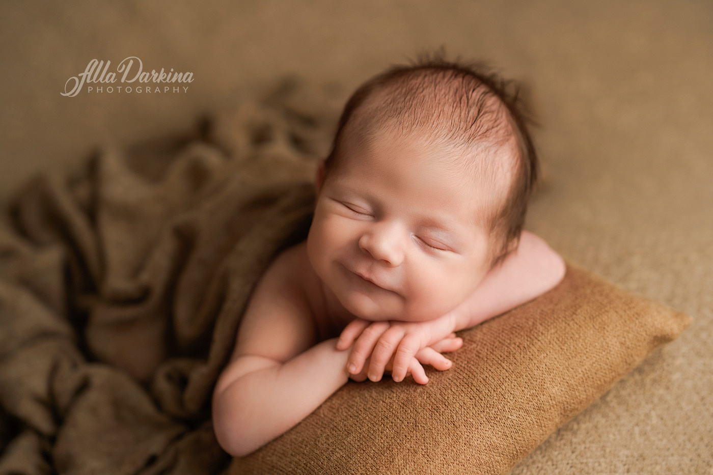Newborn session price guide. Newborn and family photographer. Hills District. Sydney