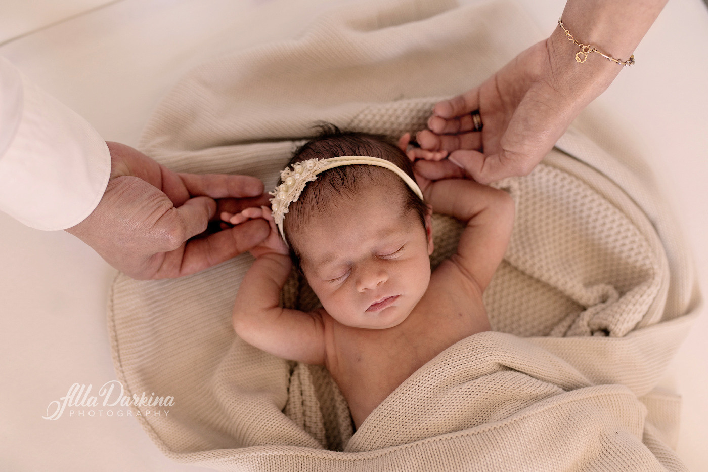 Newborn session price guide. Newborn and family photographer. Hills District. Sydney