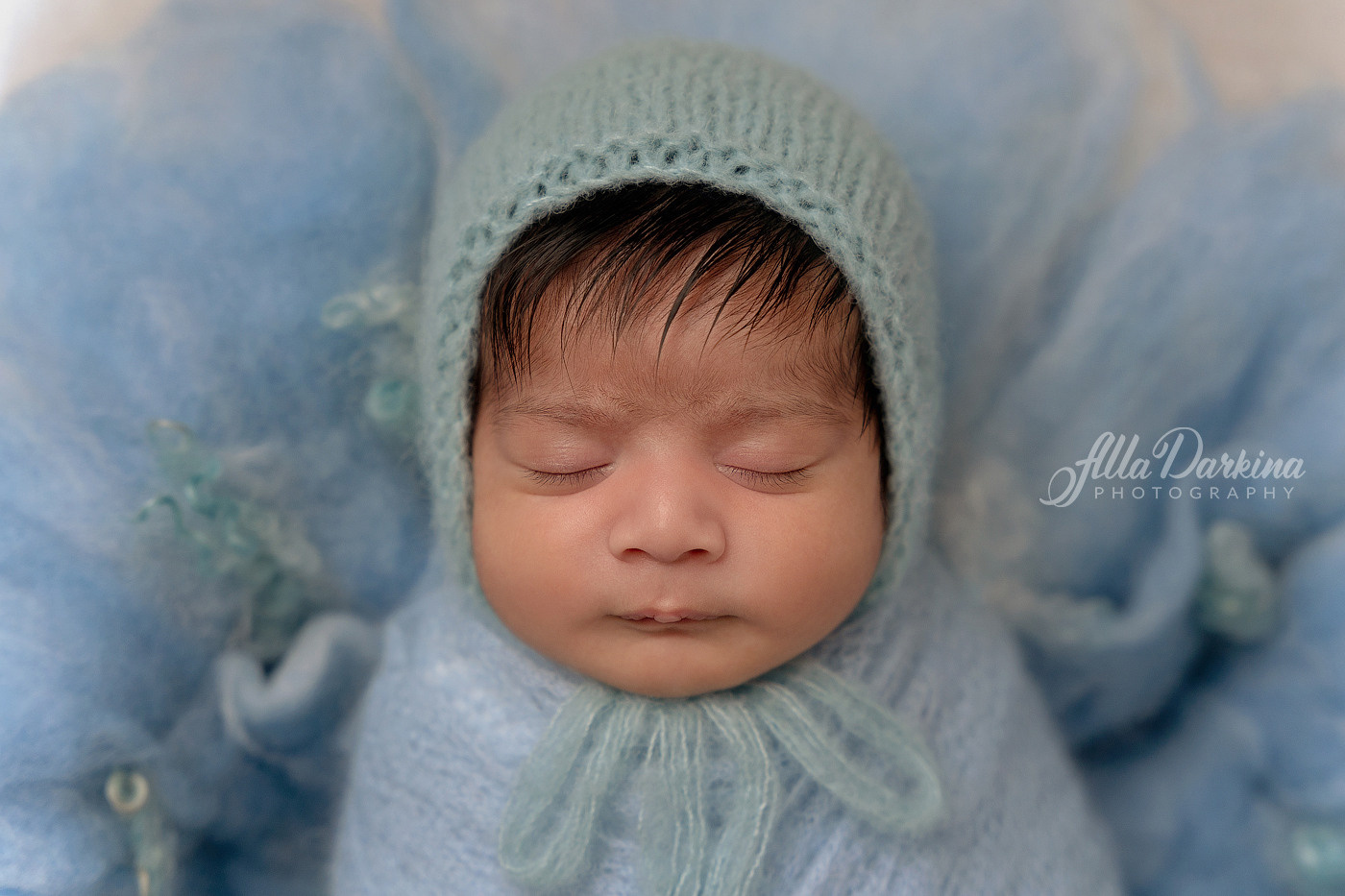 Newborn session price guide. Newborn and family photographer. Hills District. Sydney