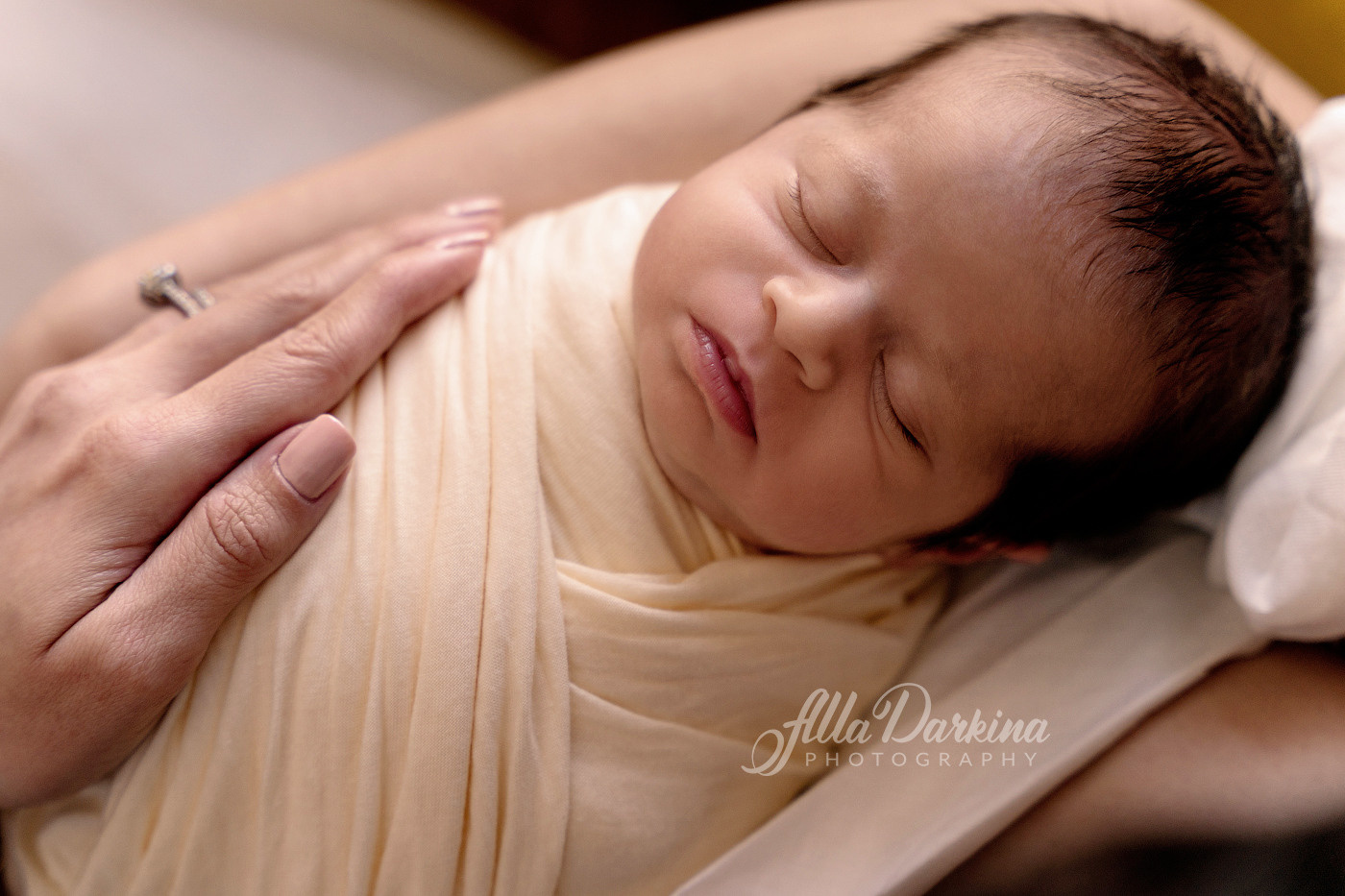 Newborn session price guide. Newborn and family photographer. Hills District. Sydney